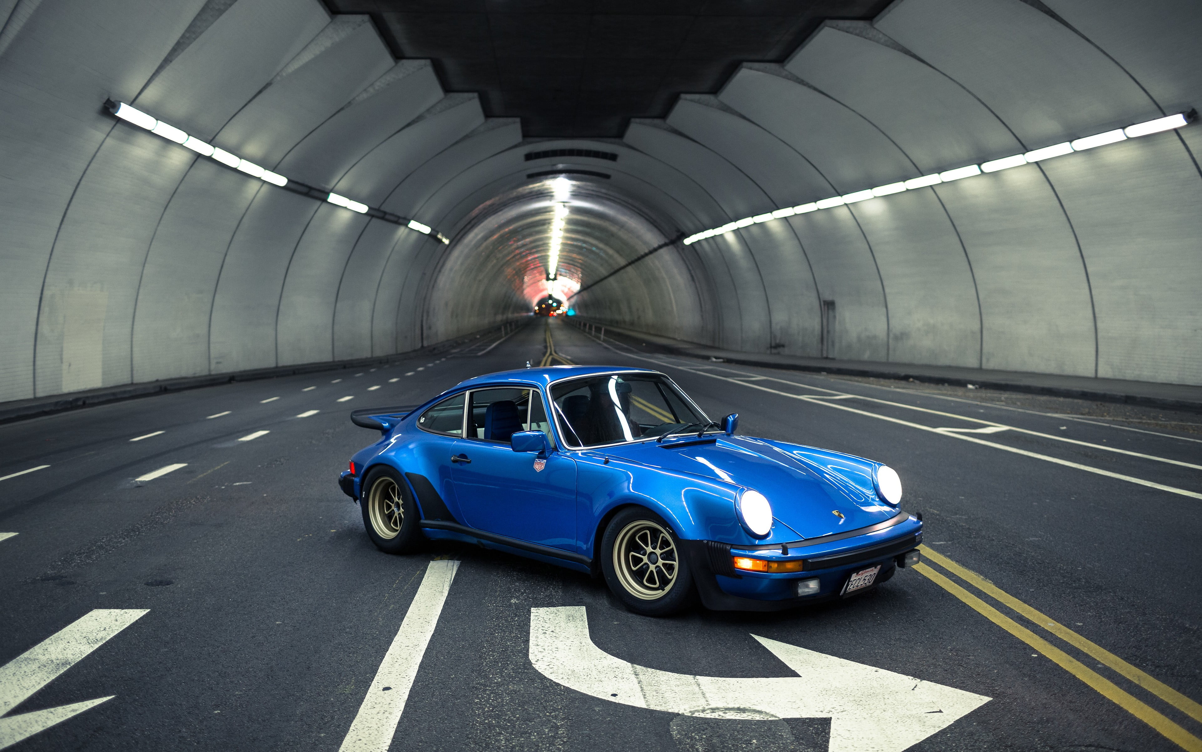 Porsche 930, Porsche 911, blue cars, night, city lights, tunnel