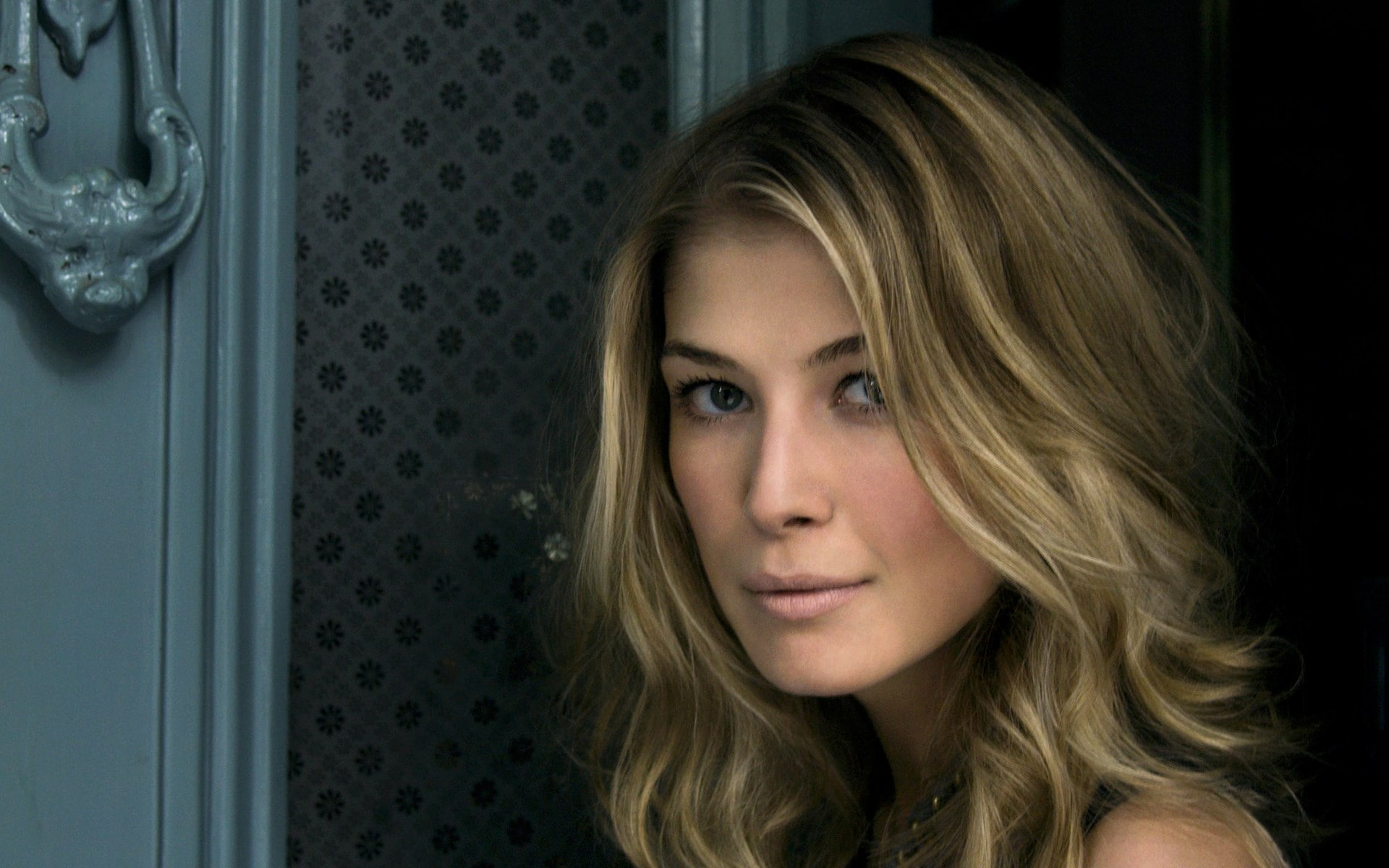 rosamund pike, headshot, portrait, hair, one person, young adult