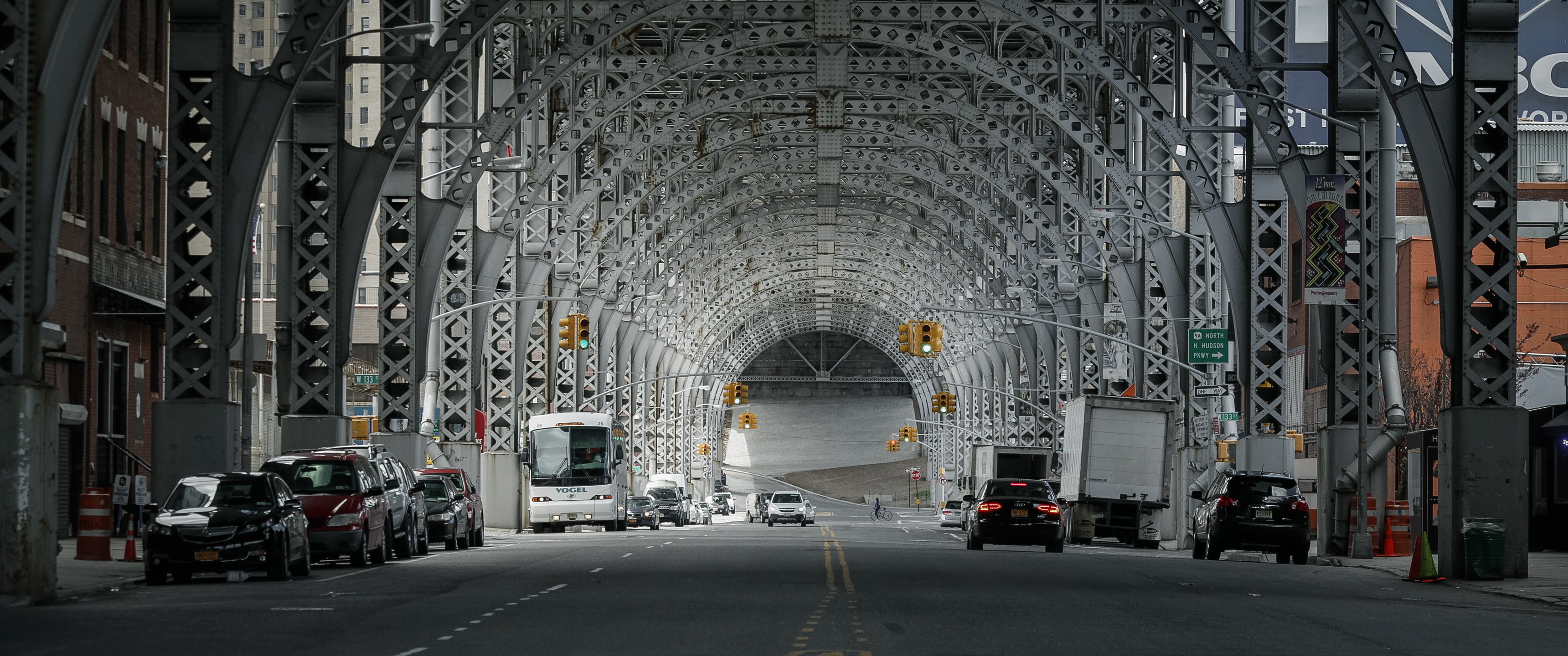 white and red floral area rug, bridge, city, road, traffic, New York City