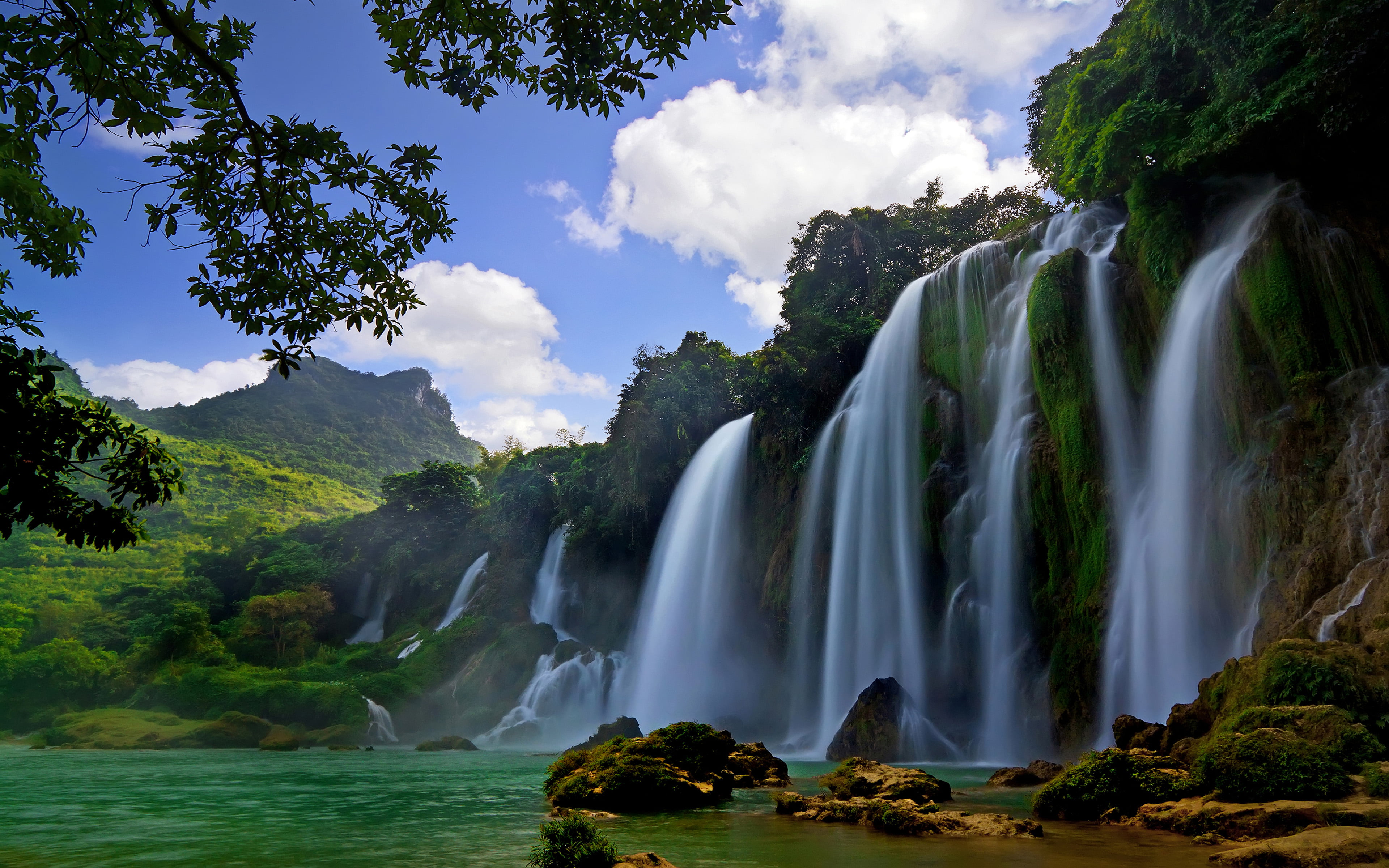 Водопад картинка на рабочий стол. Водопад Тегенунган. Красивые водопады. Водопад картинки. Самый красивый водопад в мире.