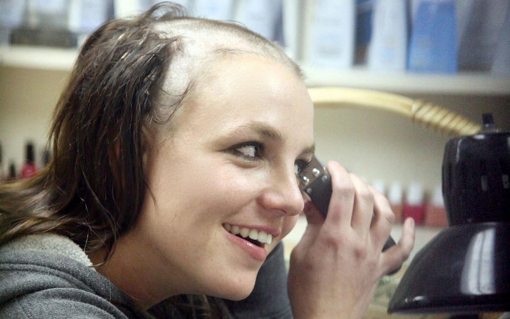 britney spears, haircut, smile, extreme, smock