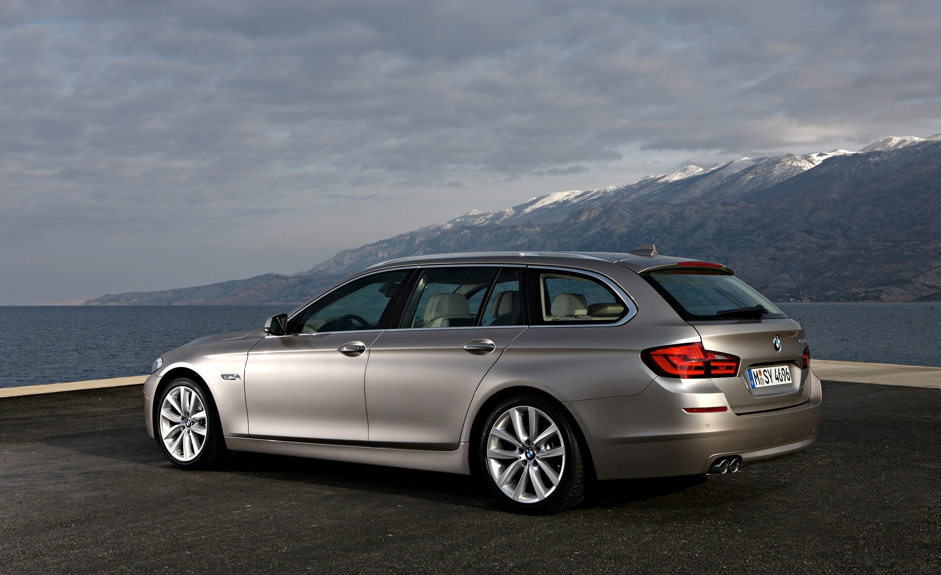 BMW 5 Series Touring 520D In Milano Beige..., gray BMW station wagon