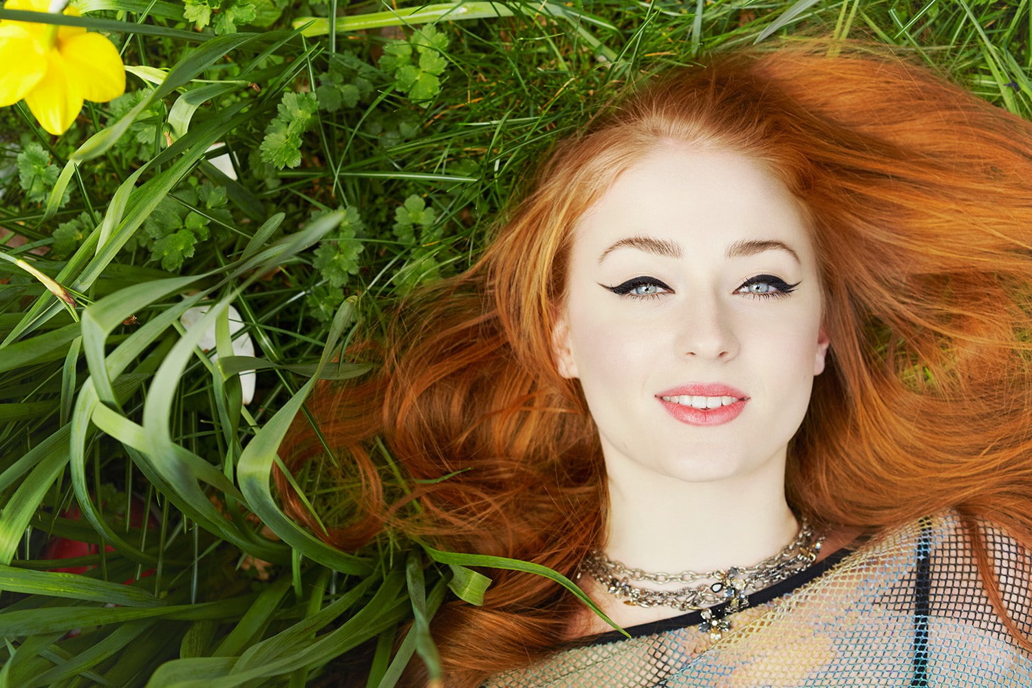 Free Download Hd Wallpaper Face Lying Down Women Nature Sophie Turner Women Outdoors 1410