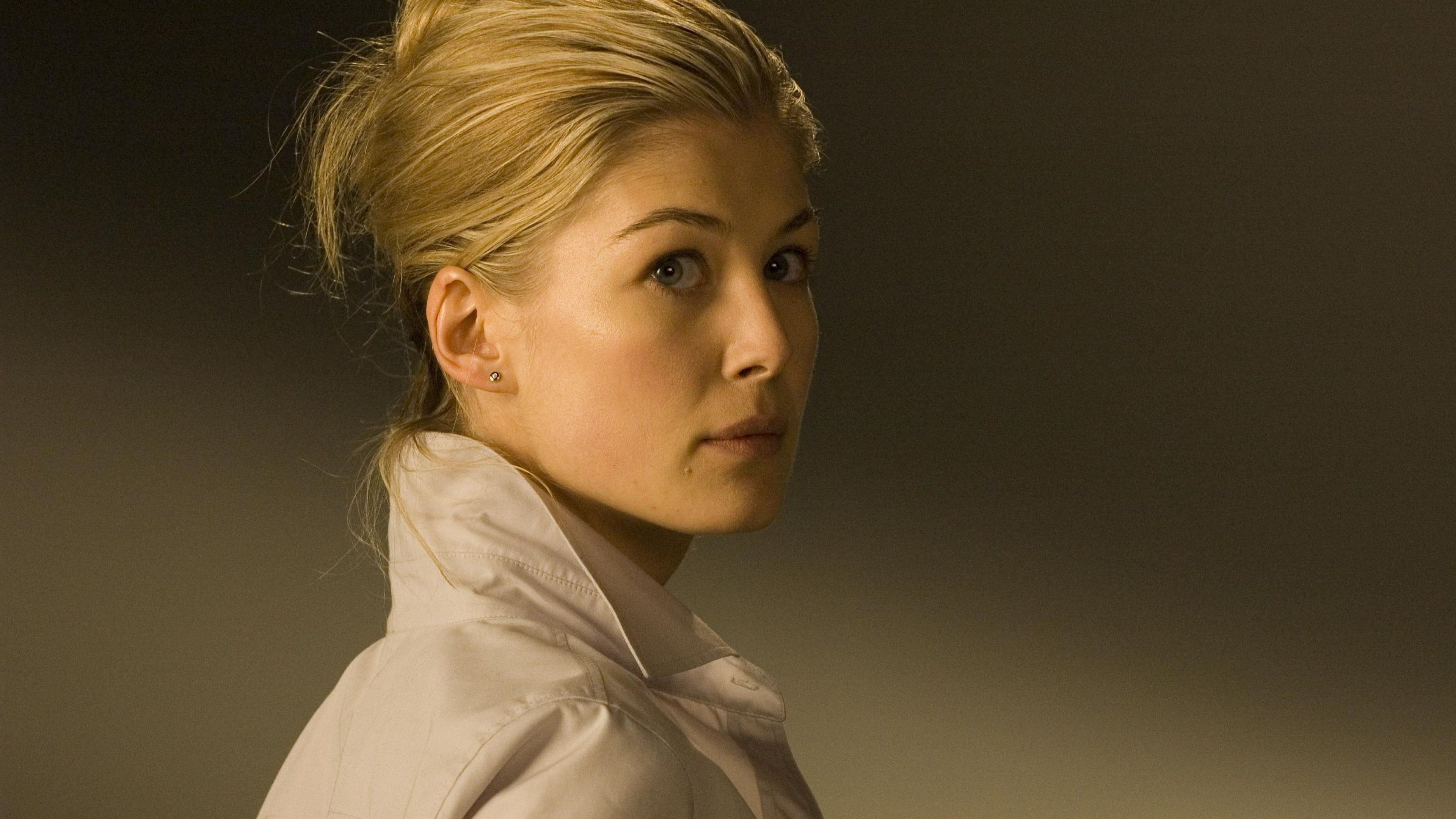 Rosamund Pike, gone Die Another Day, dress, black and white
