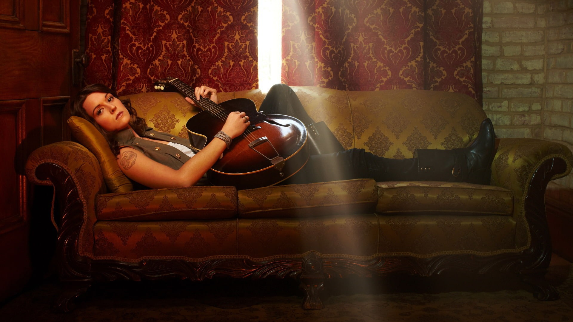 brandi carlile girl guitar couch-Widescreen Wallpa.., red and black electric guitar