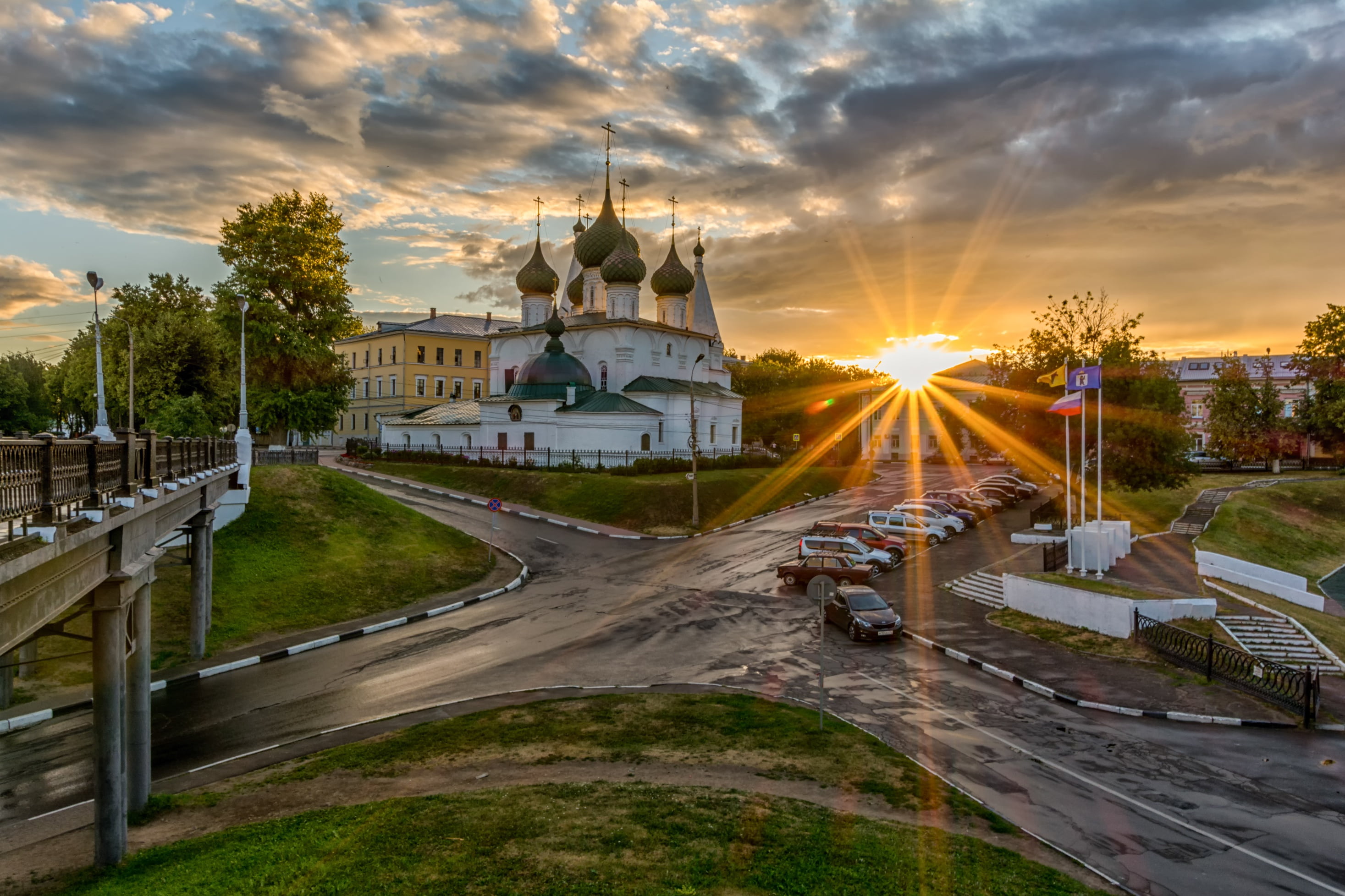 the sun, rays, bridge, the city, road, morning, temple, Yaroslavl