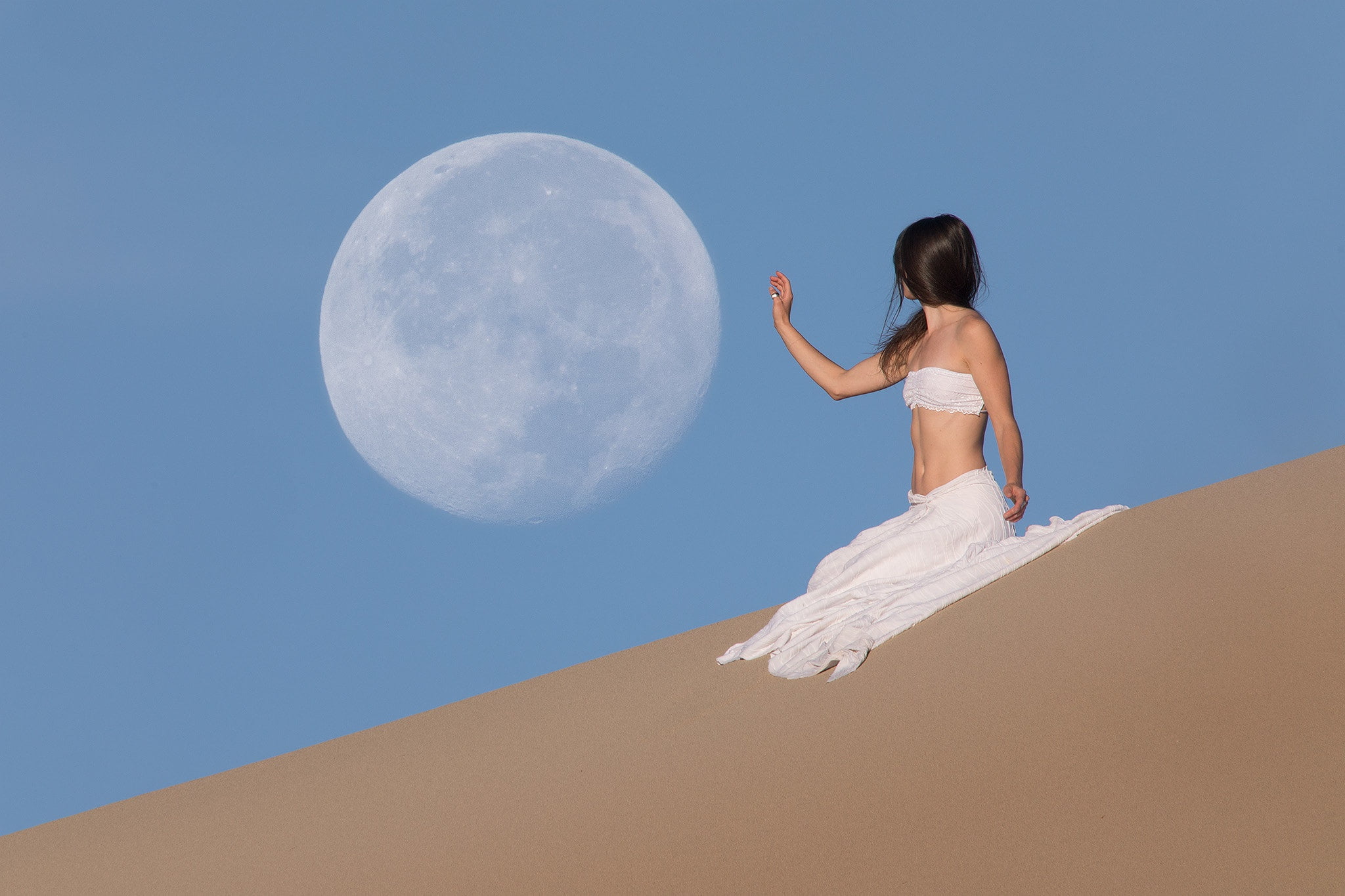 girl, desert, hand, The moon, Whisperer