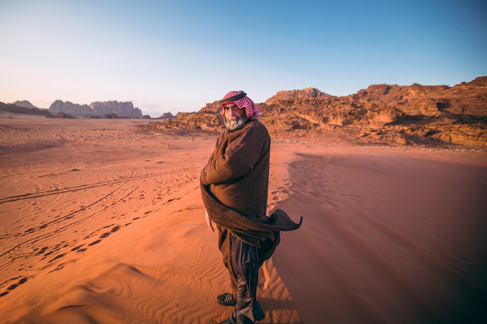 Arabic, desert, one person, clothing, real people, sky, landscape