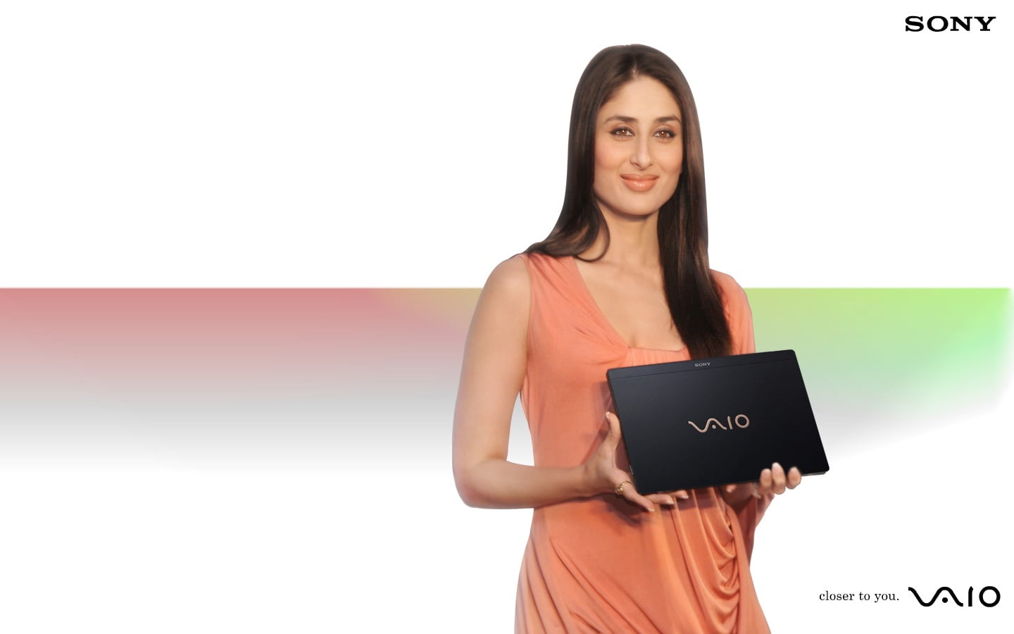 Kareena Kapoor Sony Vaio, black Vaio computer, Female Celebrities