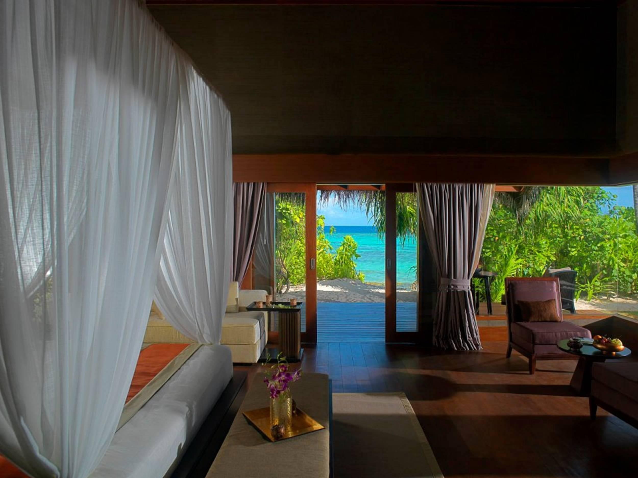 Tropical Suite Lagoon, ocean, wood, four poster, luxury, holiday