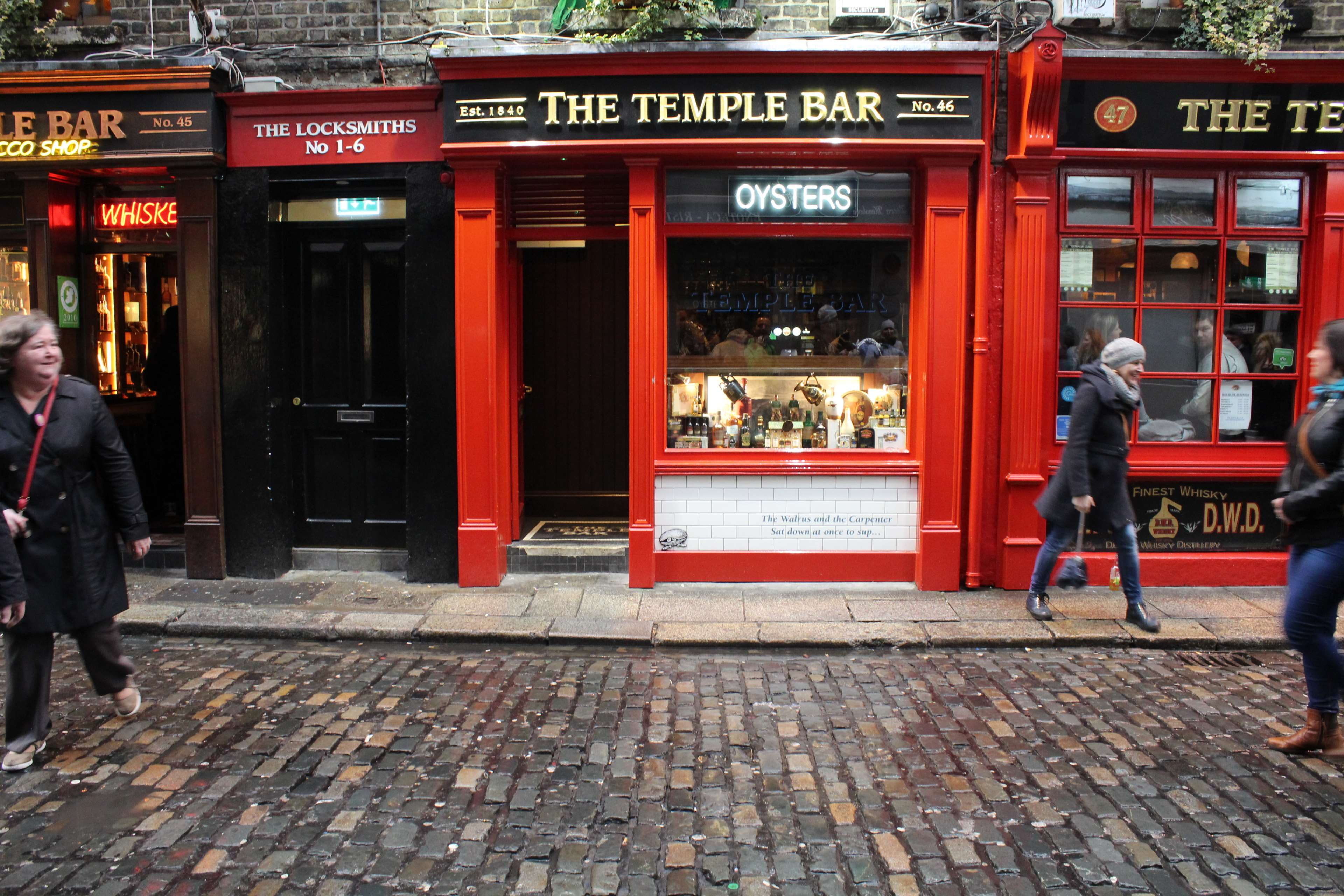 dublin, temple bar, the temple bar pub, architecture, text