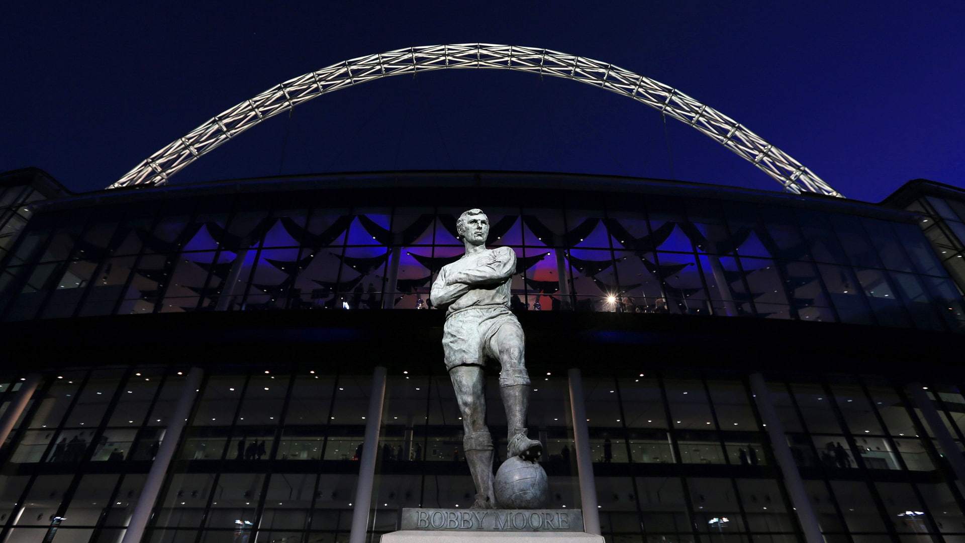 football, London, monument, statue, Bobby Moore, Wembley stadium