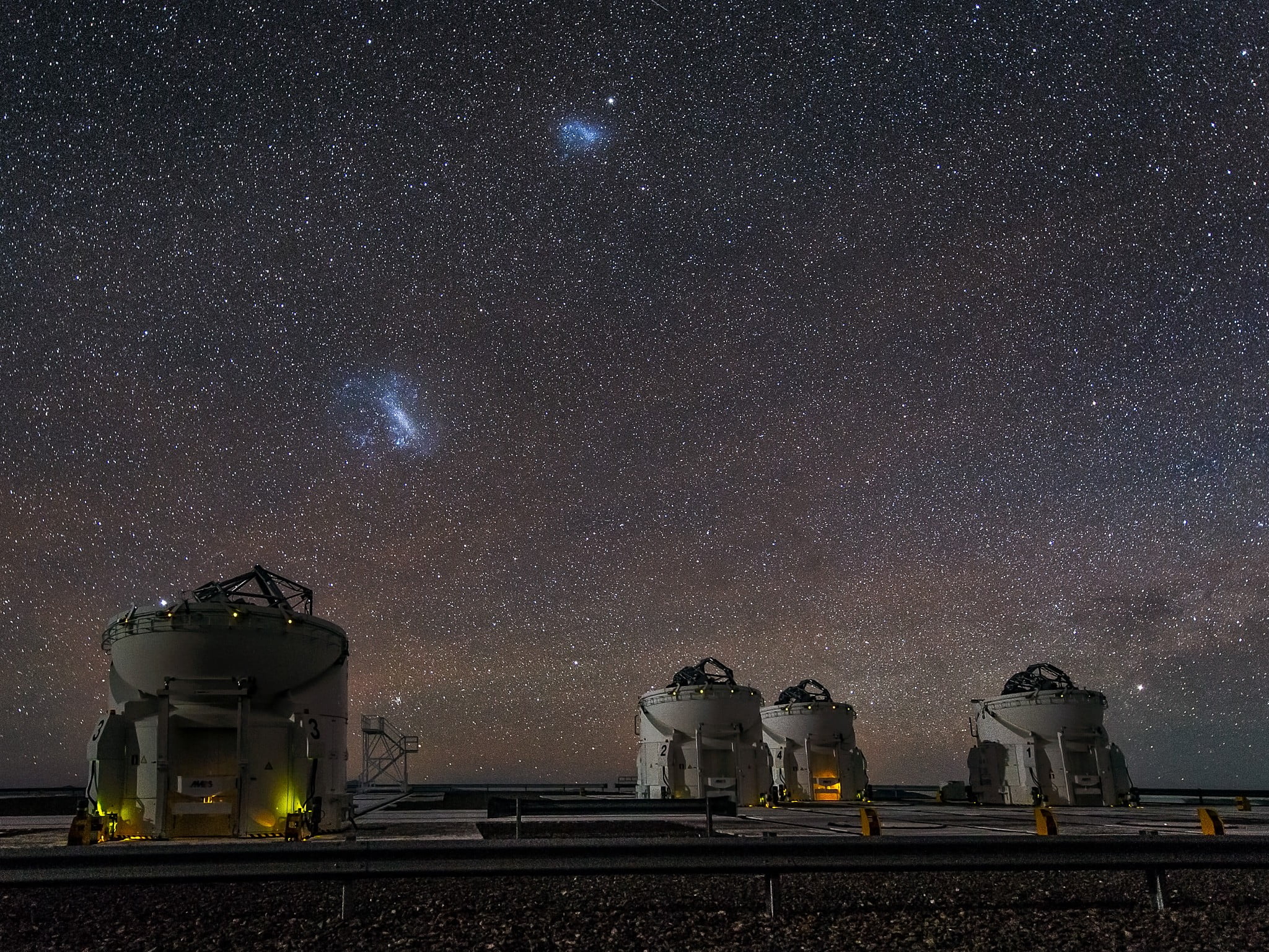 four gray metal machines, observatory, starry night, Chile, Atacama Desert
