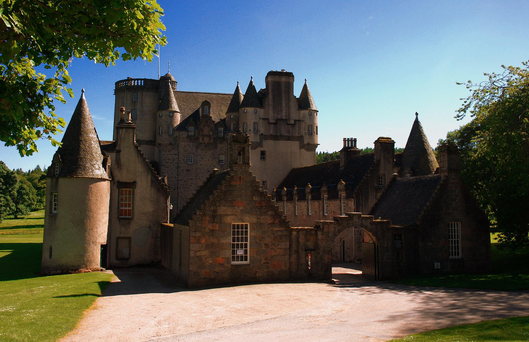 Castle Fraser, house, kemnay, scotland, home, aberdeenshire, animals