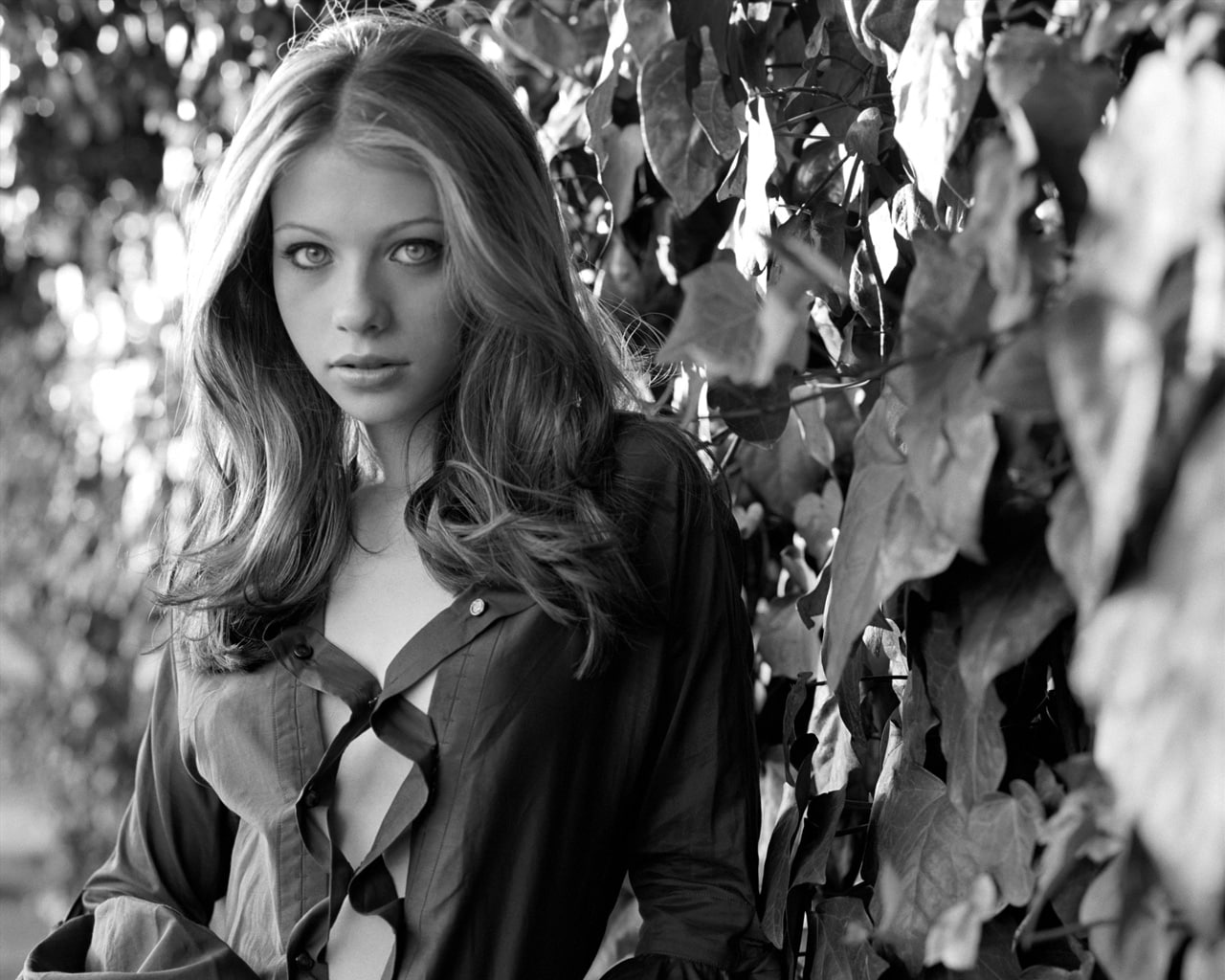 Free Download Hd Wallpaper Michelle Trachtenberg Monochrome Greyscale 1920x1080 People Hot