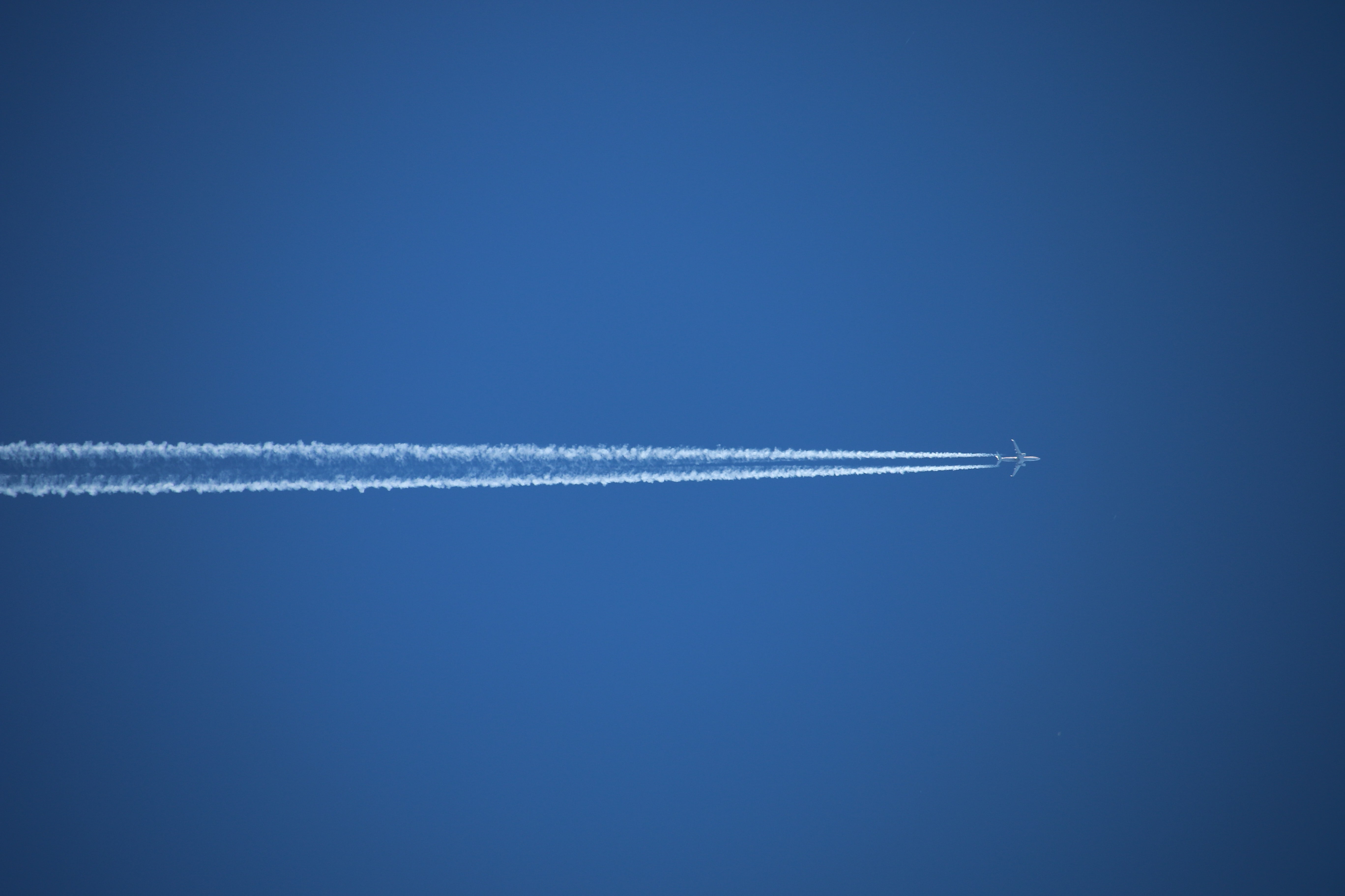 737, aircraft, passenger aircraft, sky, vapor trail, airplane