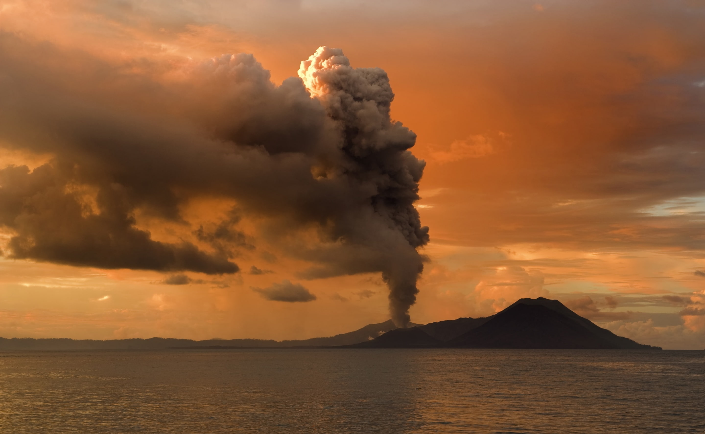 Volcanic Eruption in Papua, New Guinea, body of water, Travel