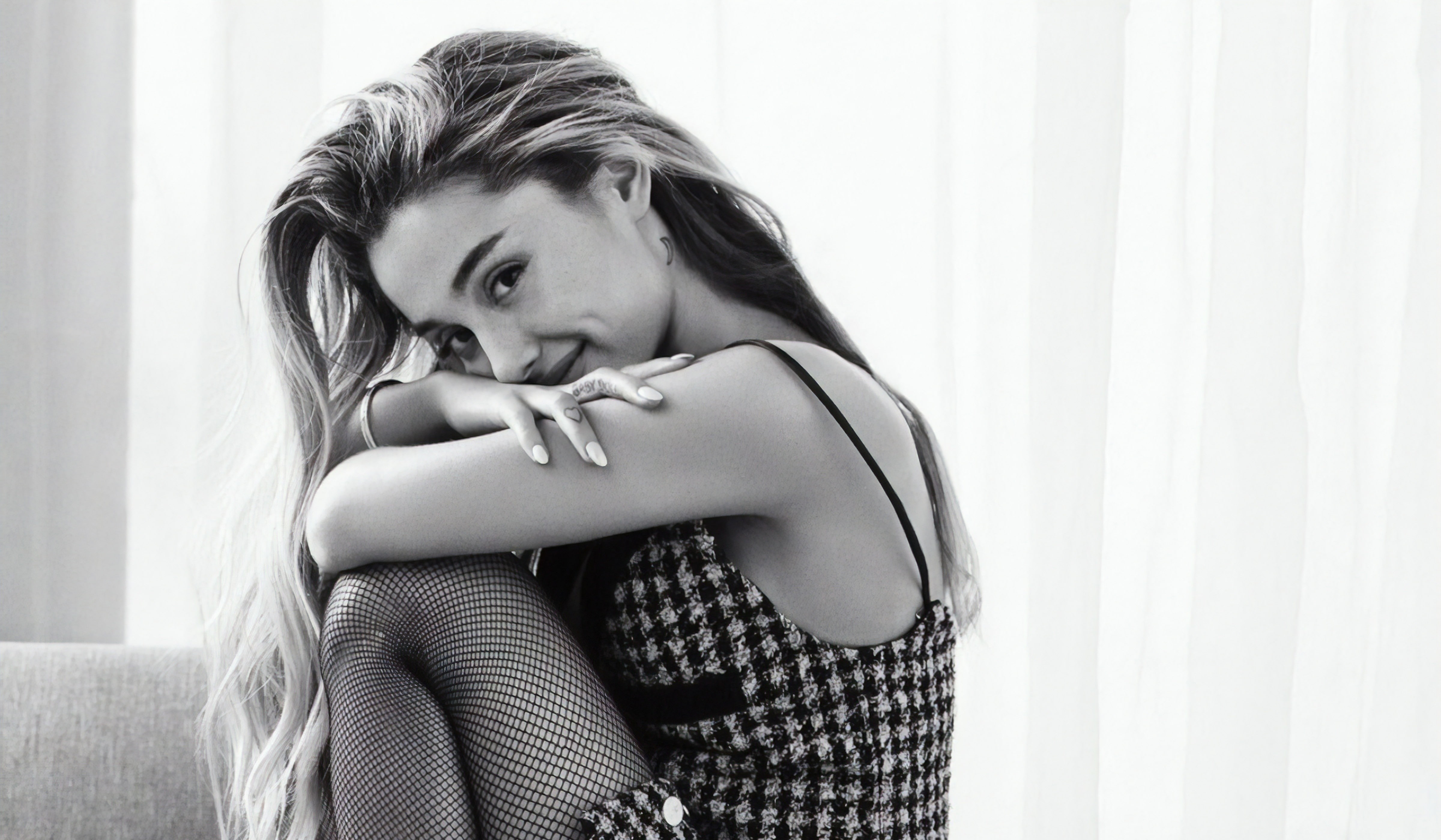 Ariana Grande, Beautiful, Monochrome, 4K