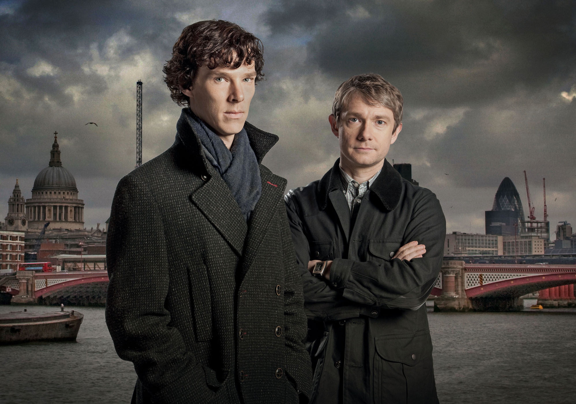 men's black coat, London, the series, Martin Freeman, serial