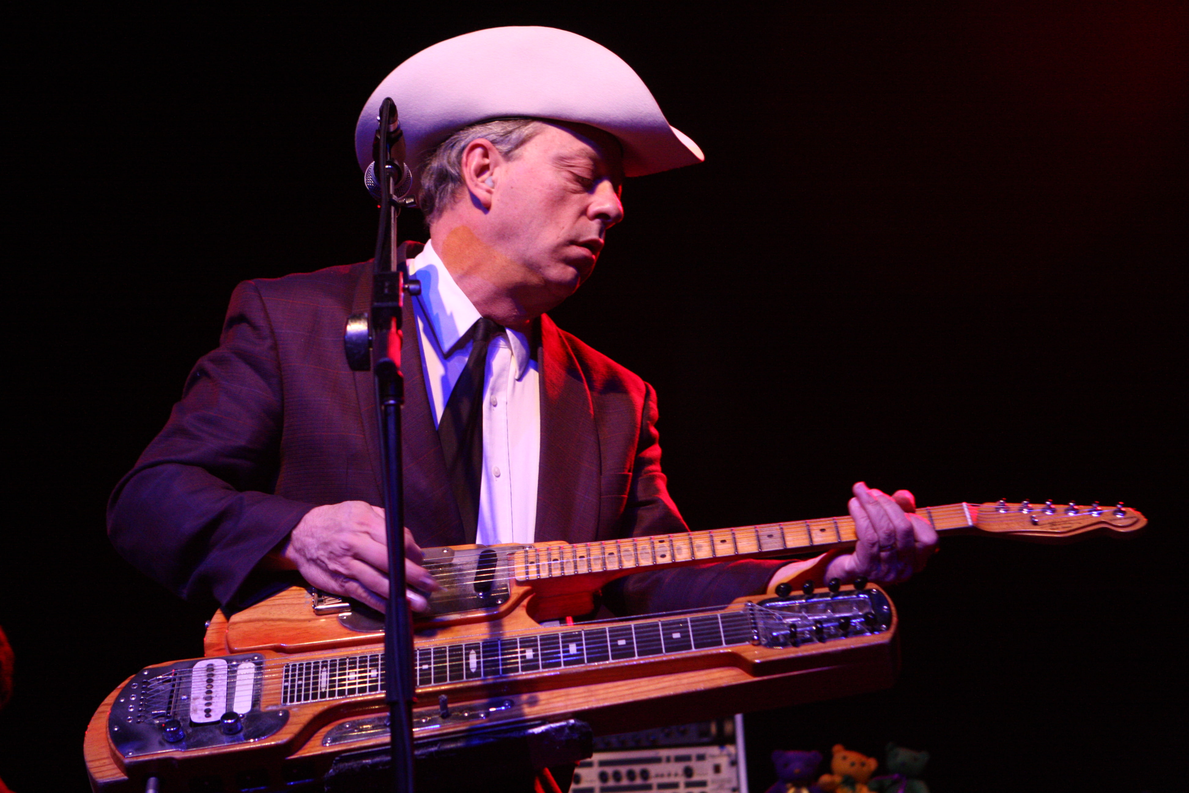 Singers, Junior Brown