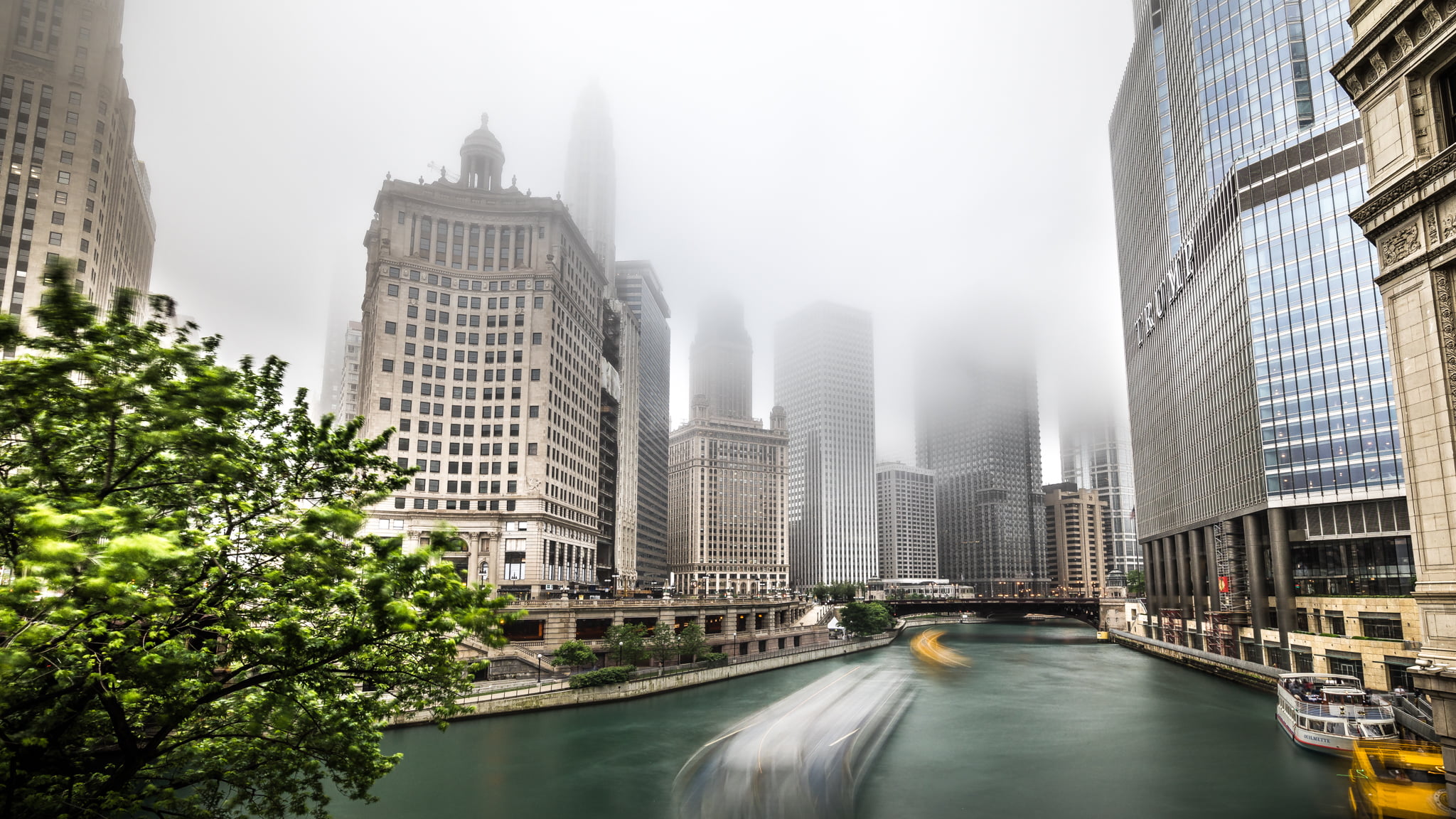 panorama timelapse photography of boats crossing river and high rise building range view, chicago, chicago