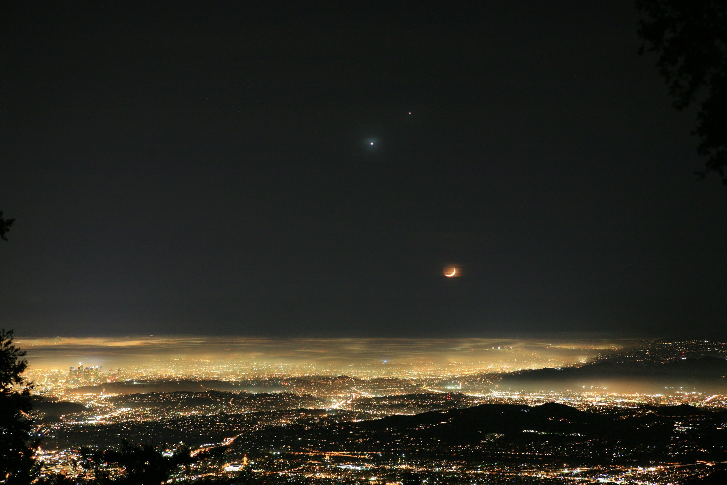 night, mist, Venus, lights, sky, cityscape, Moon, Jupiter, landscape