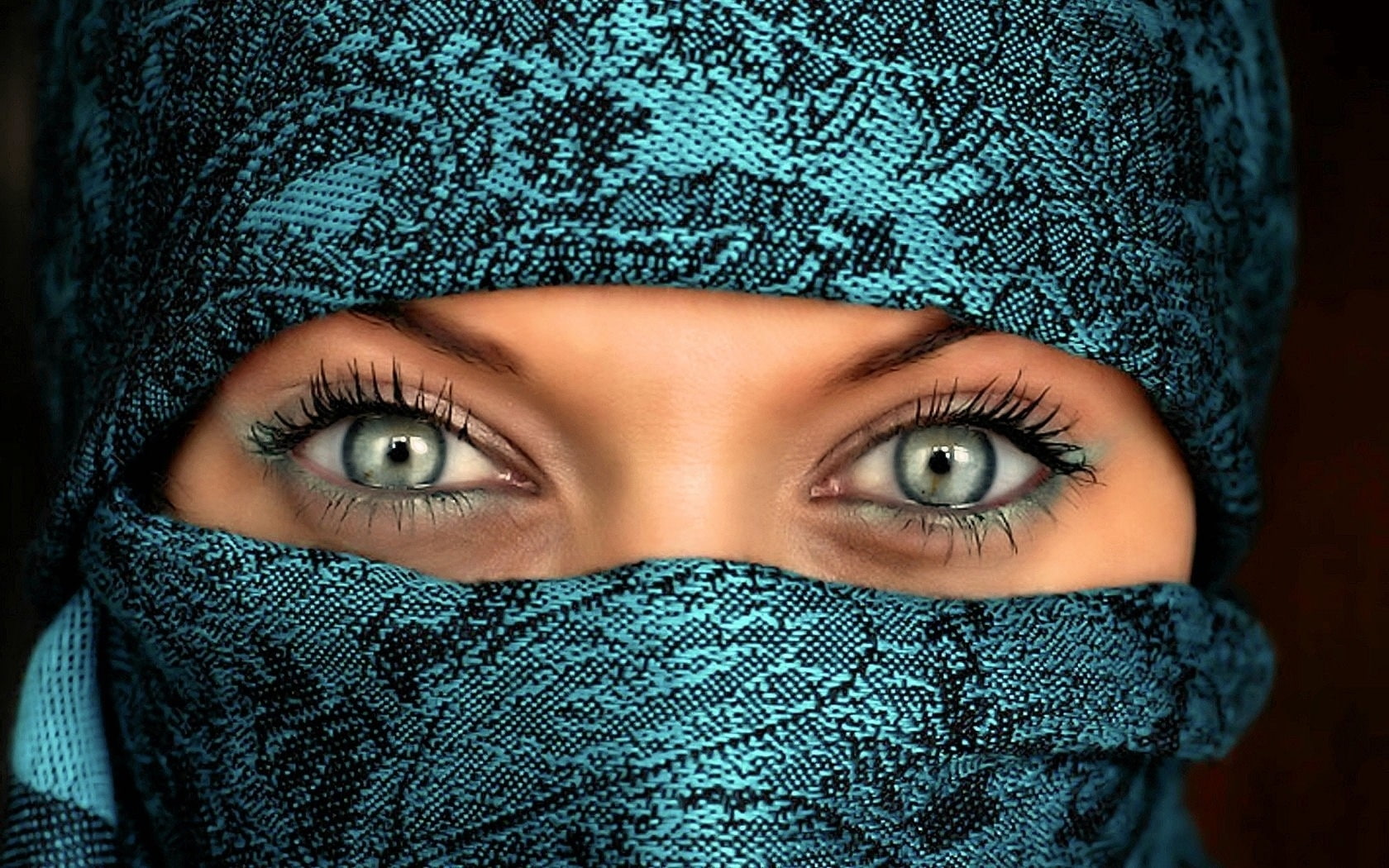 women eyes faces arabian hijab 1680x1050  People Eyes HD Art