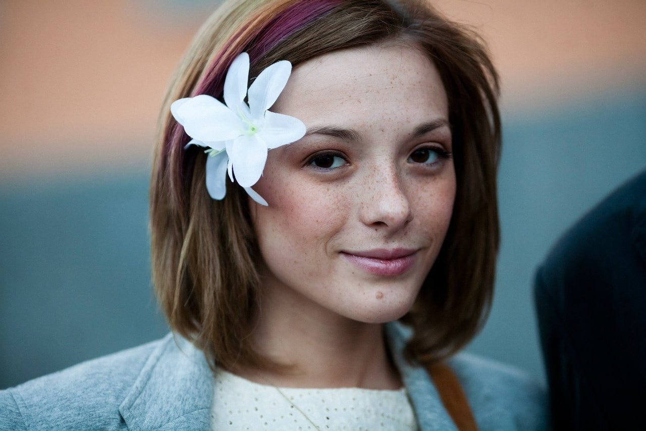 flower in hair, women, freckles, looking at viewer, Olga Kobzar