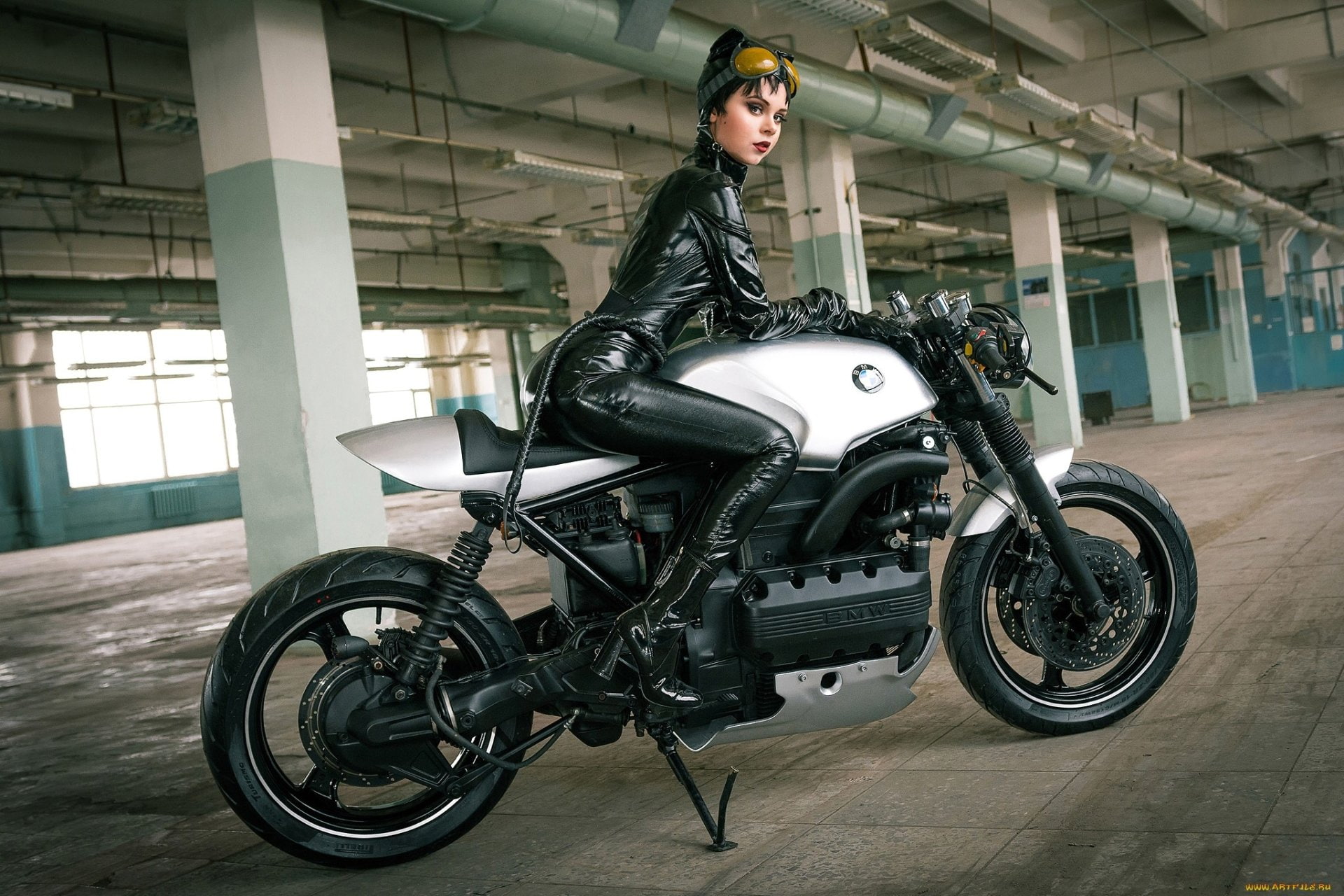 Women, Cosplay, BMW, Bike, Black Hair, Brown Eyes, Catwoman