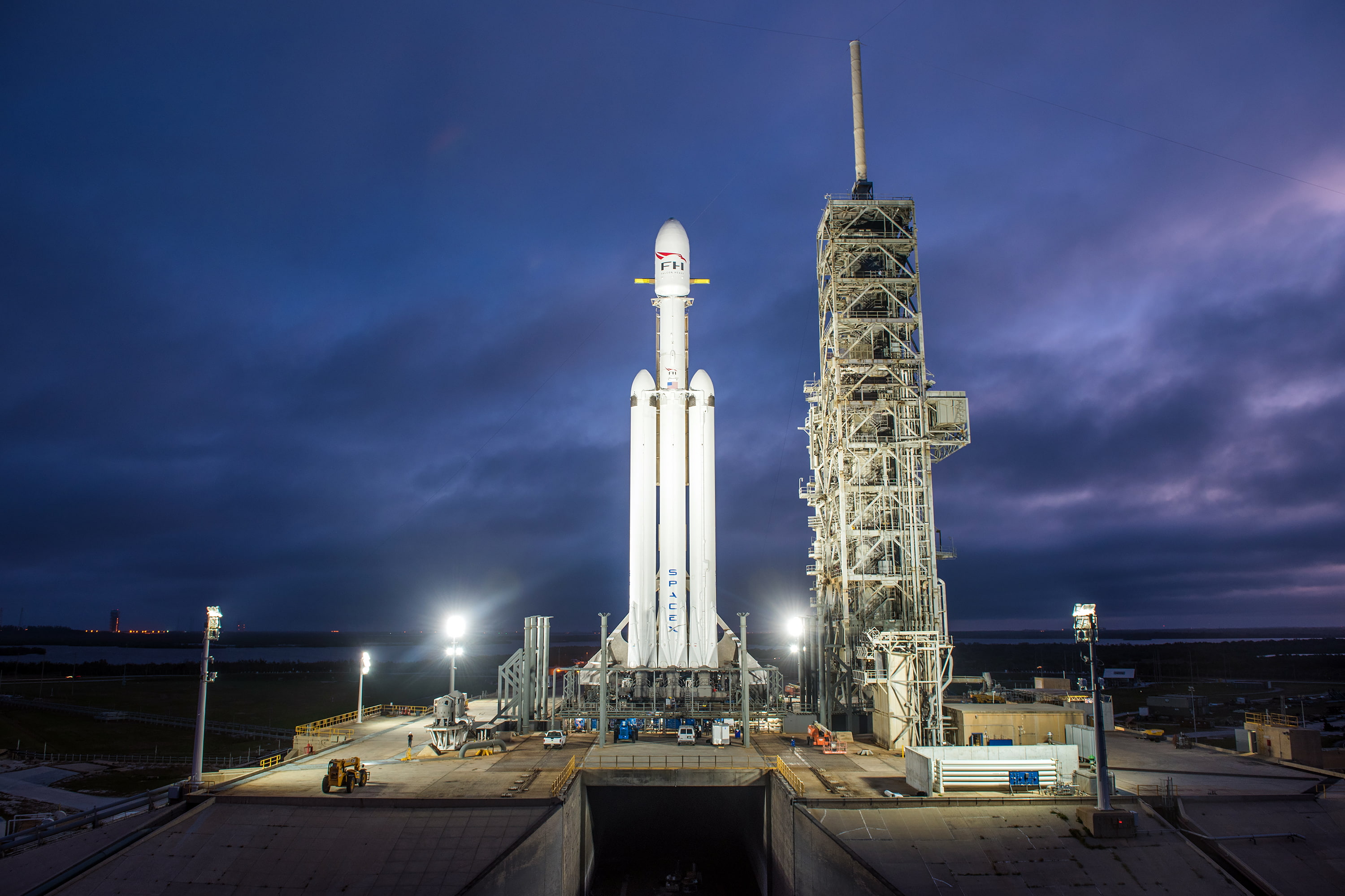 SpaceX, Falcon Heavy, rocket, photography, architecture, sky