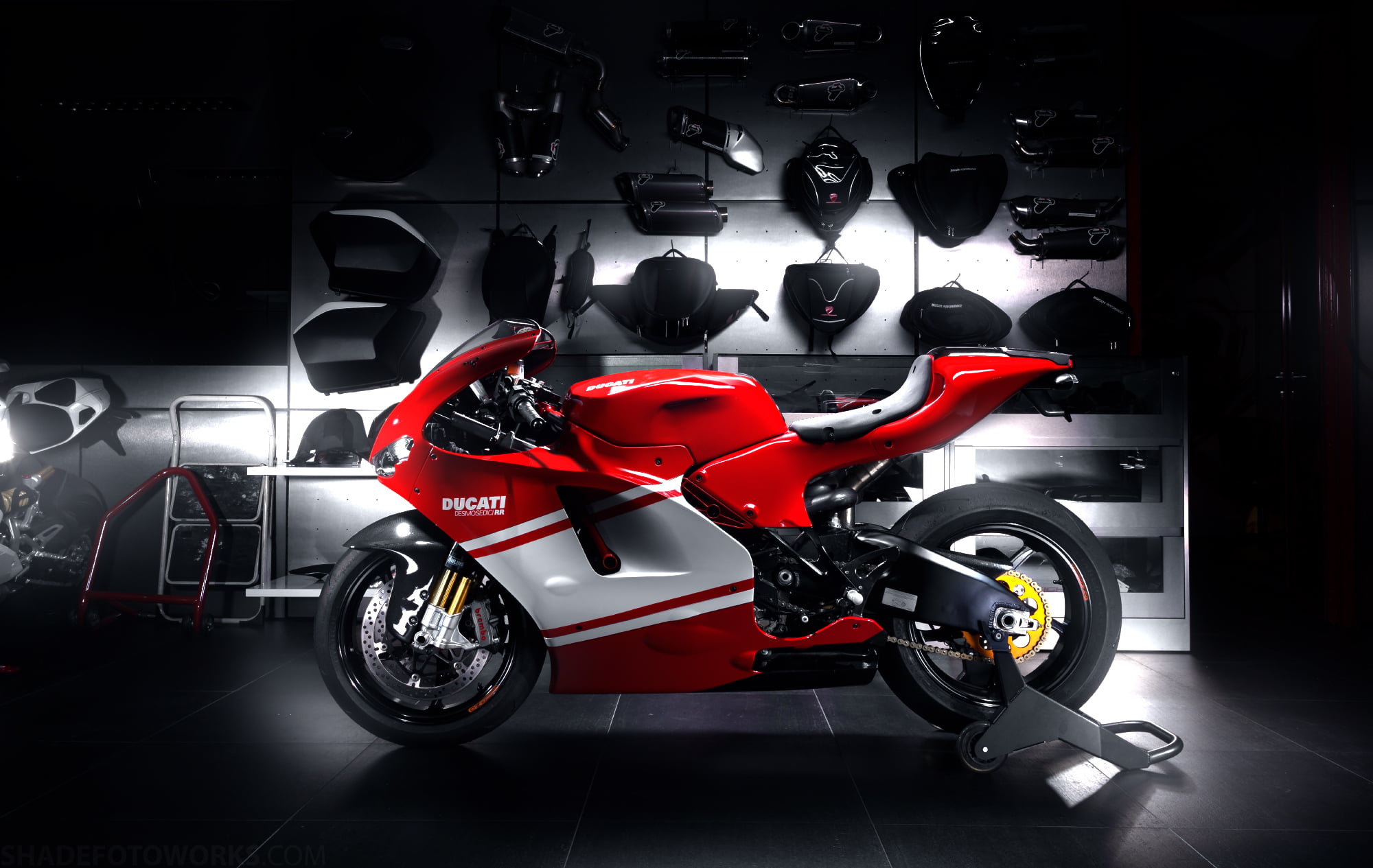 red and white Ducati sport bike, sportbike, profile, Desmosedici