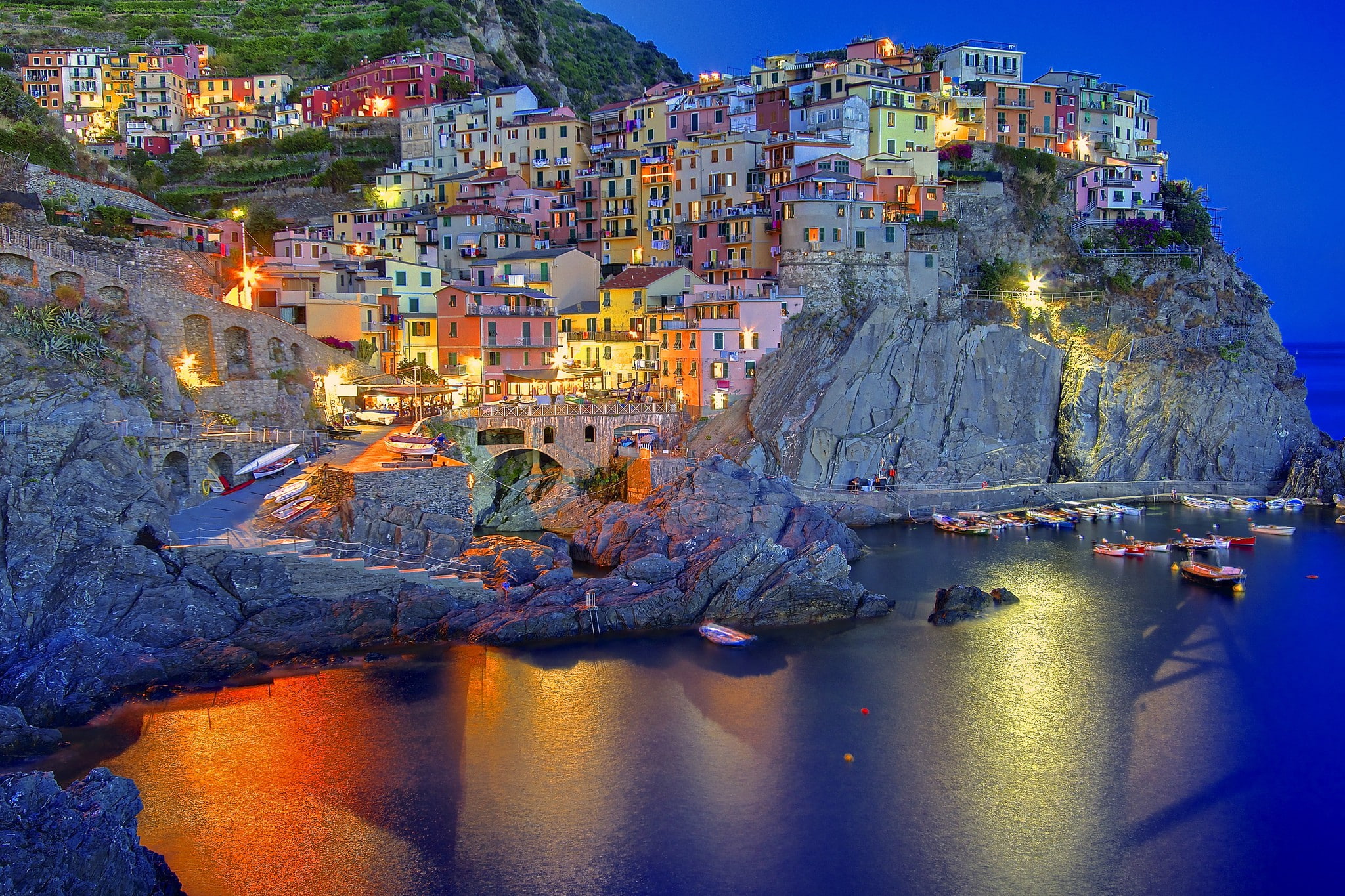 Italy, Liguria, Manarola, concrete houses lot near body of water ]