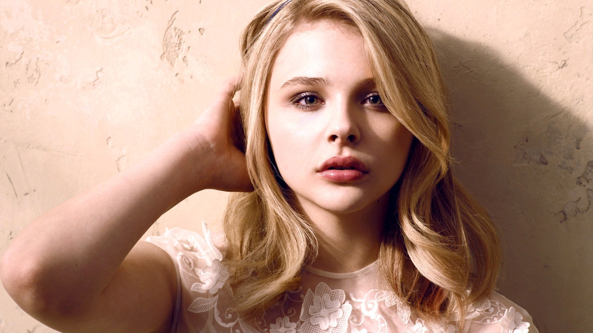 Free Download Hd Wallpaper Celebrity Women Blonde Chloë Grace Moretz Actress Wallpaper 