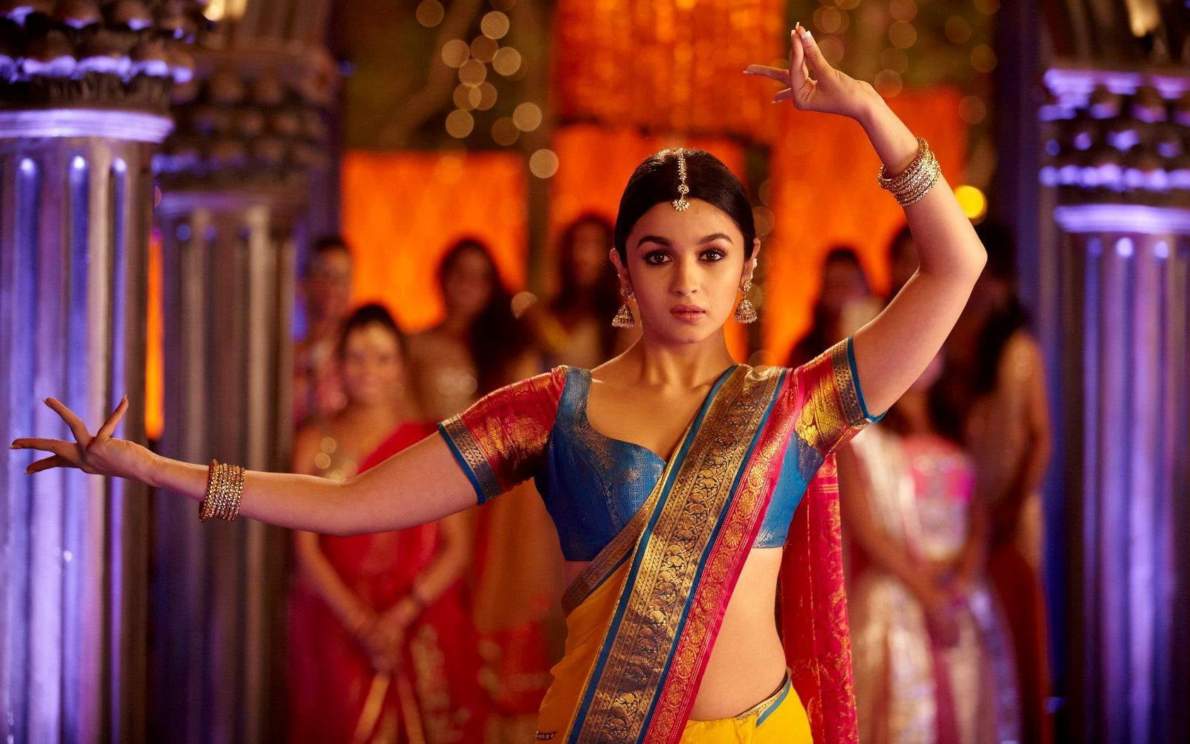 Alia Bhatt Dance In 2 States Movie, women's multicolored sari dress