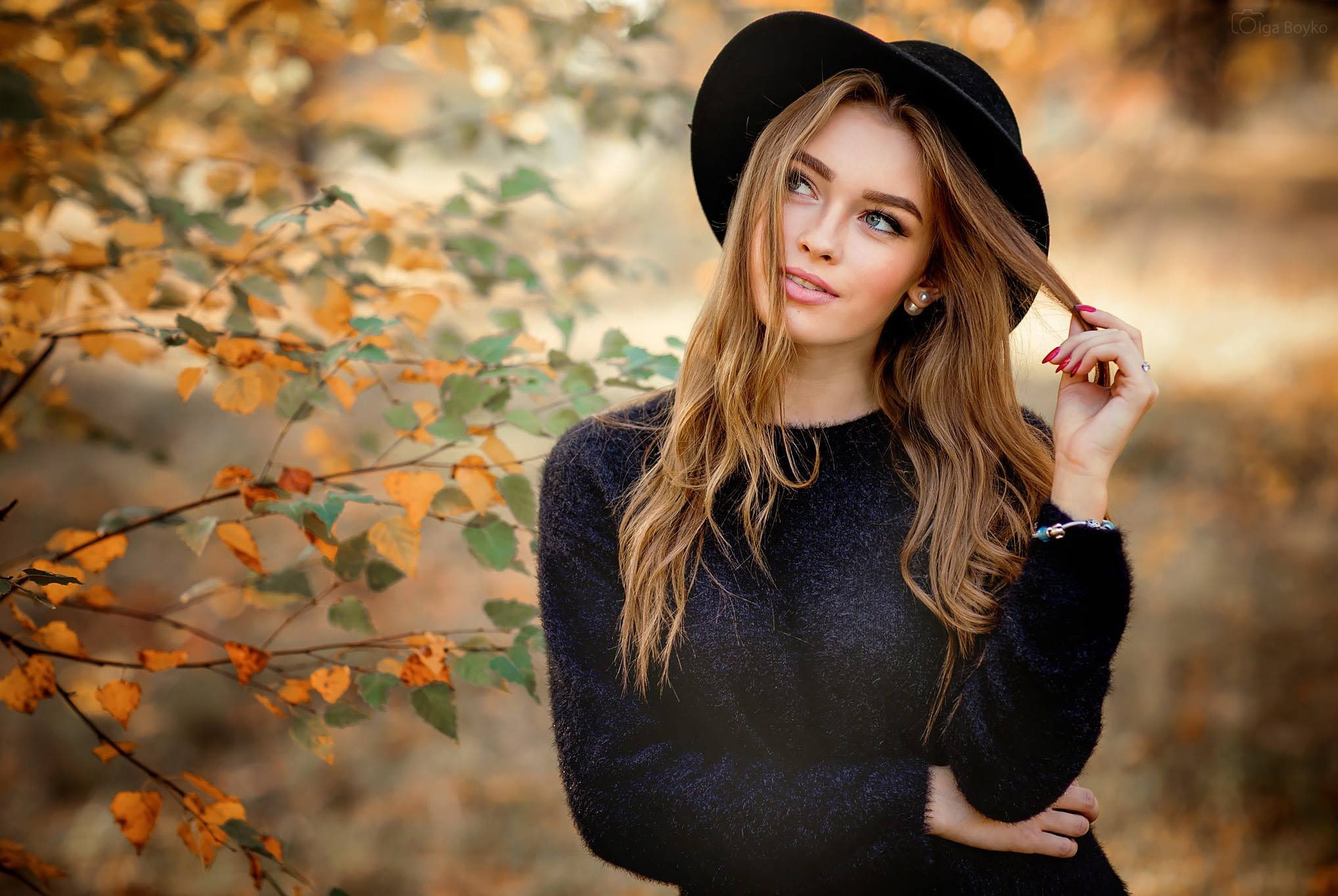 women's black long-sleeved shirt, autumn, leaves, branches, pose