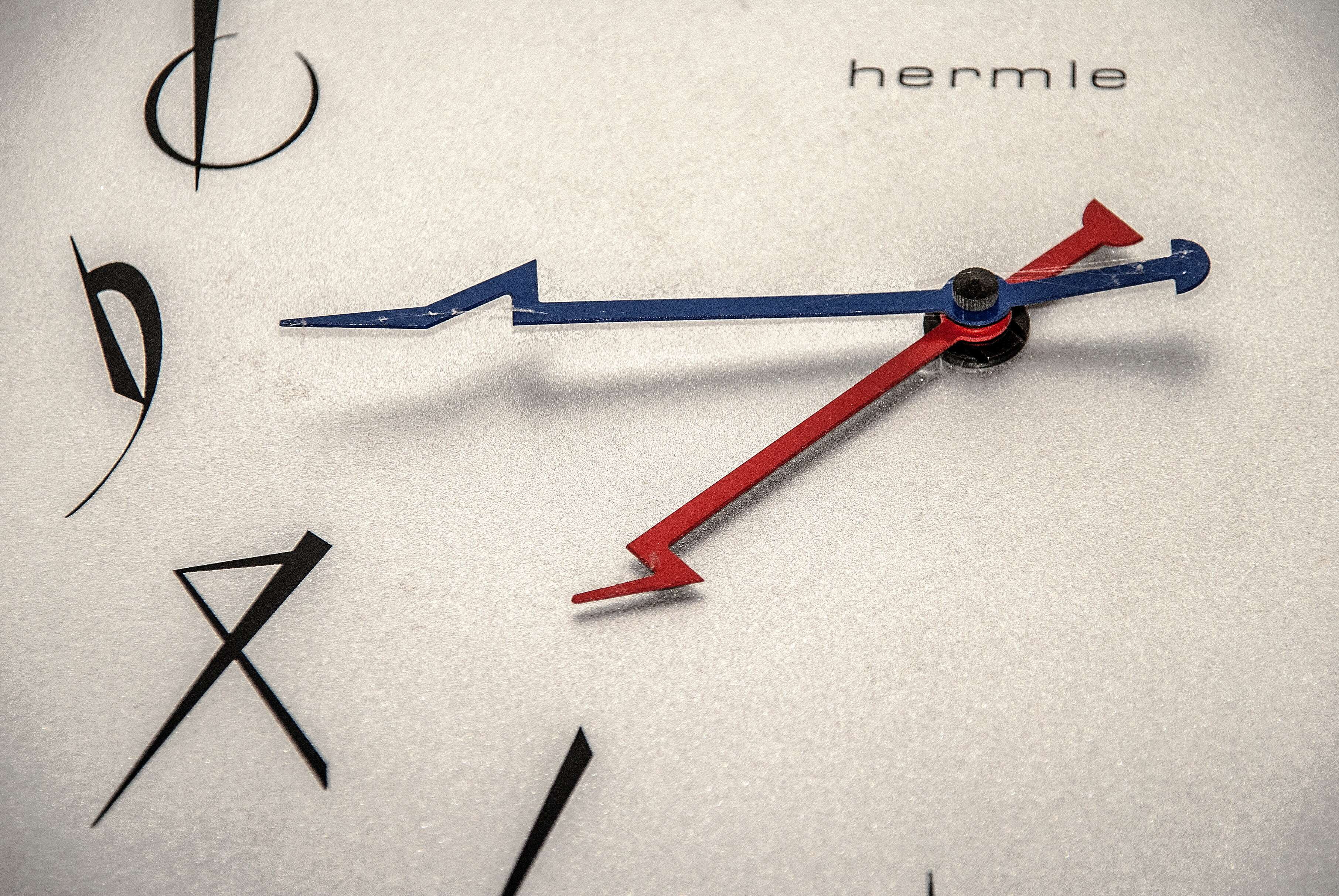 clock, clock pointers, closing time, hermle, wall clock, text