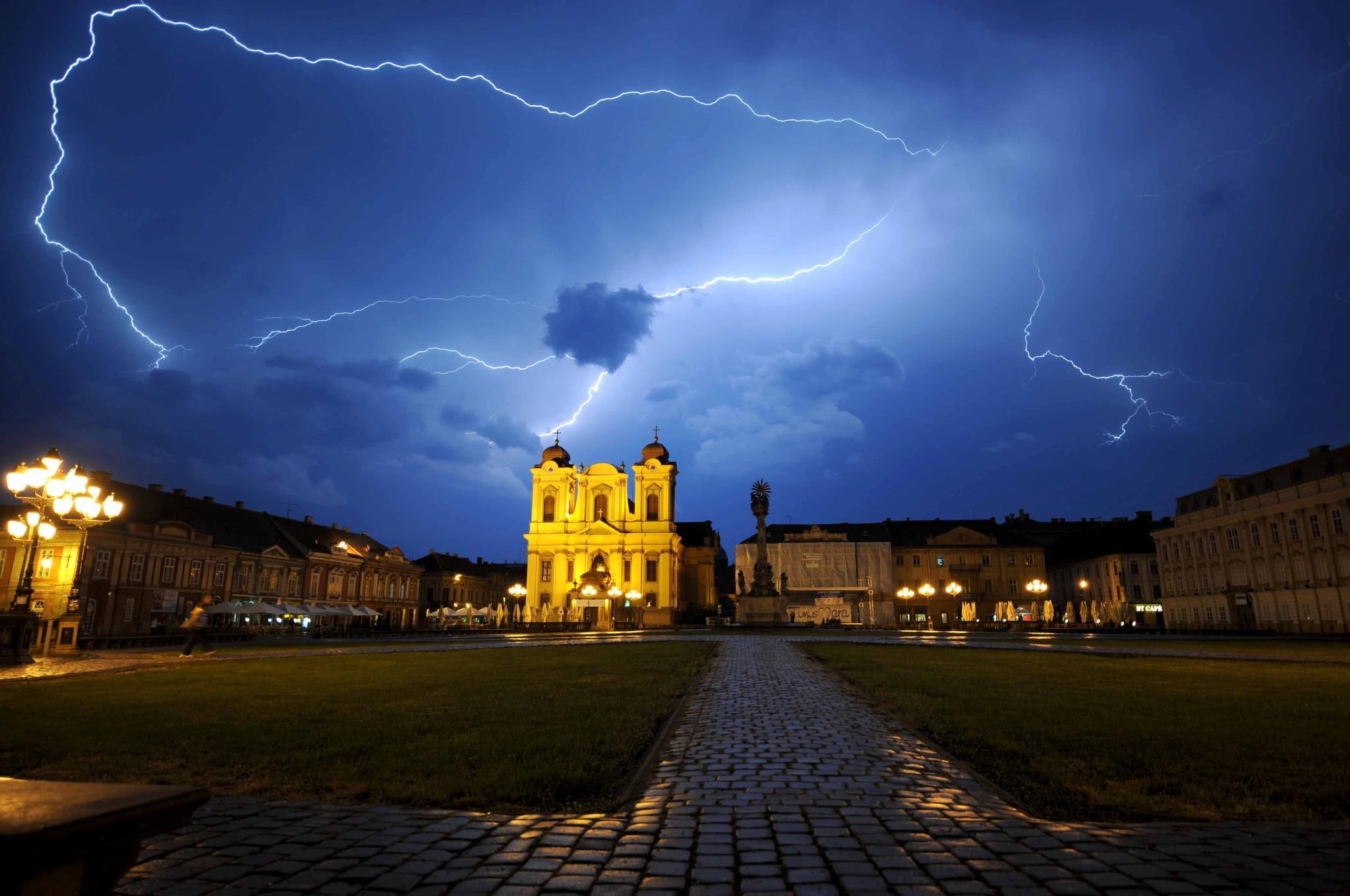 Union Square / Timisoara, beautiful, architecture, lightning