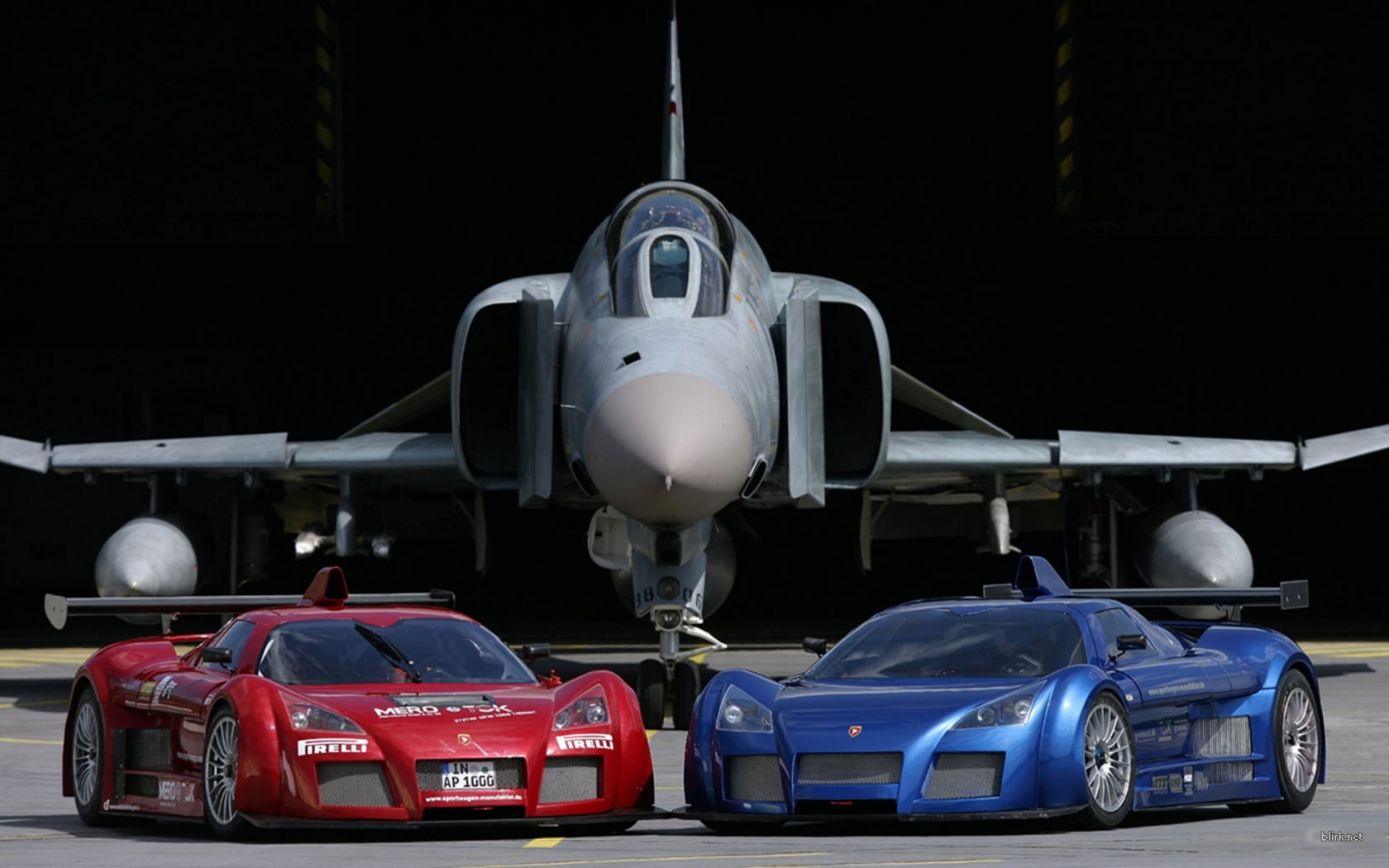 Gumpert Apollo, two red and blue sports cars, Aircrafts / Planes