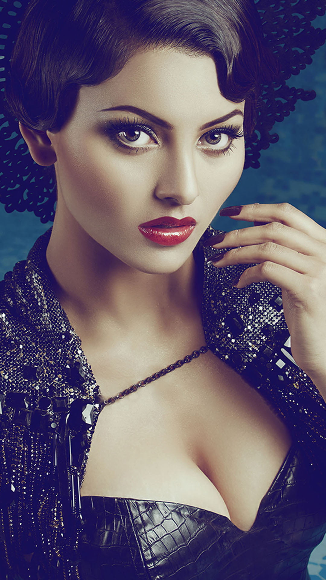 Urvashi Rautela 2015, women's red lipstick, Bollywood Celebrities