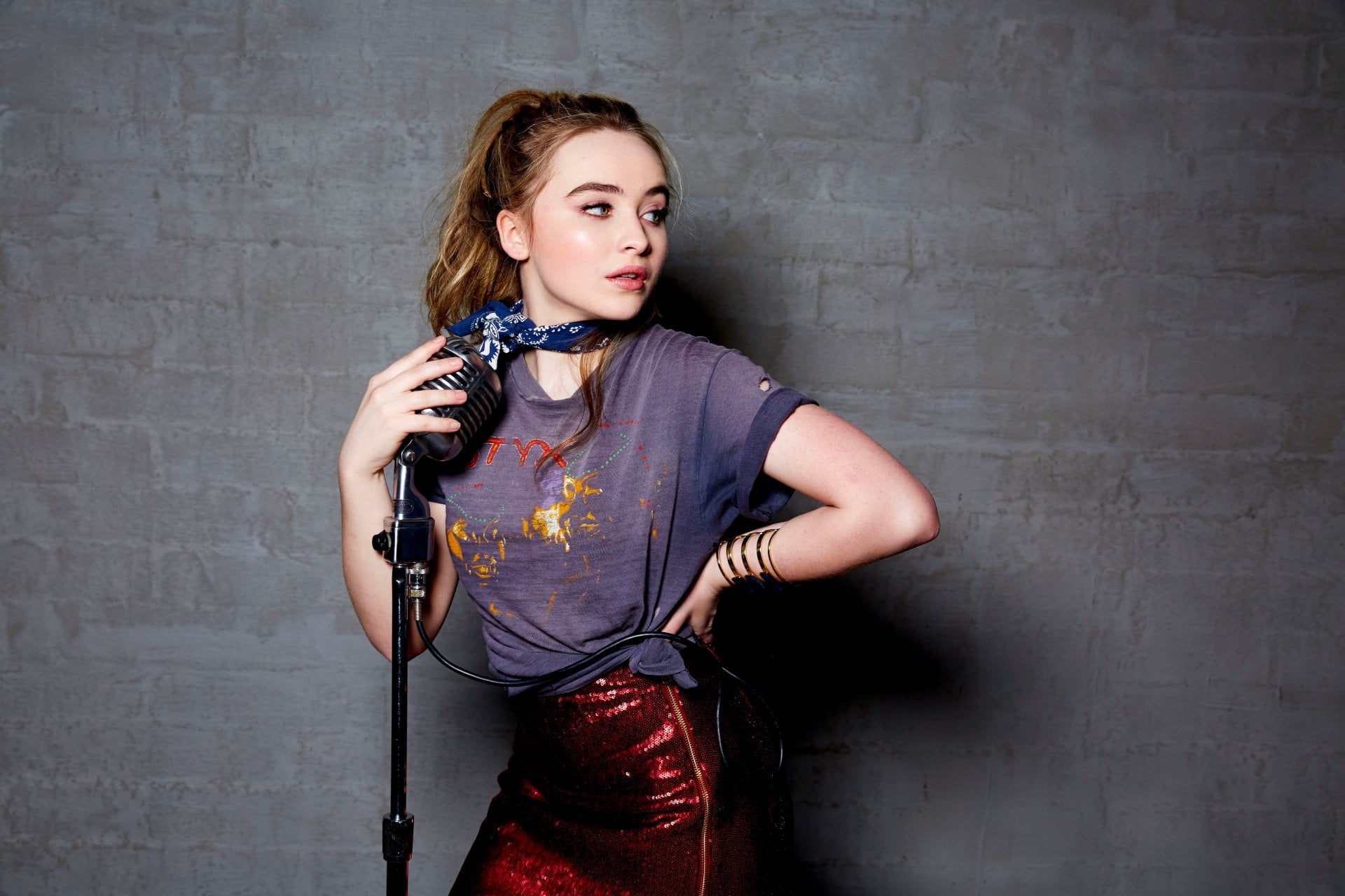 Singers, Sabrina Carpenter, American, Blonde, Microphone, portrait