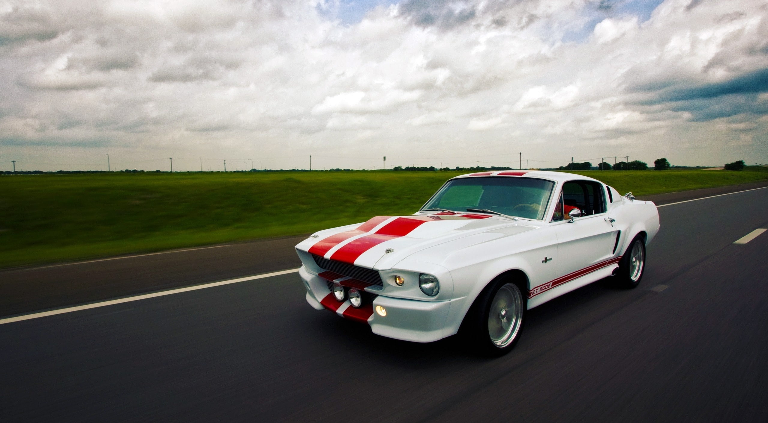 Ford Mustang Shelby GT500 Eleanor, white and red Ford Mustang Mach 1