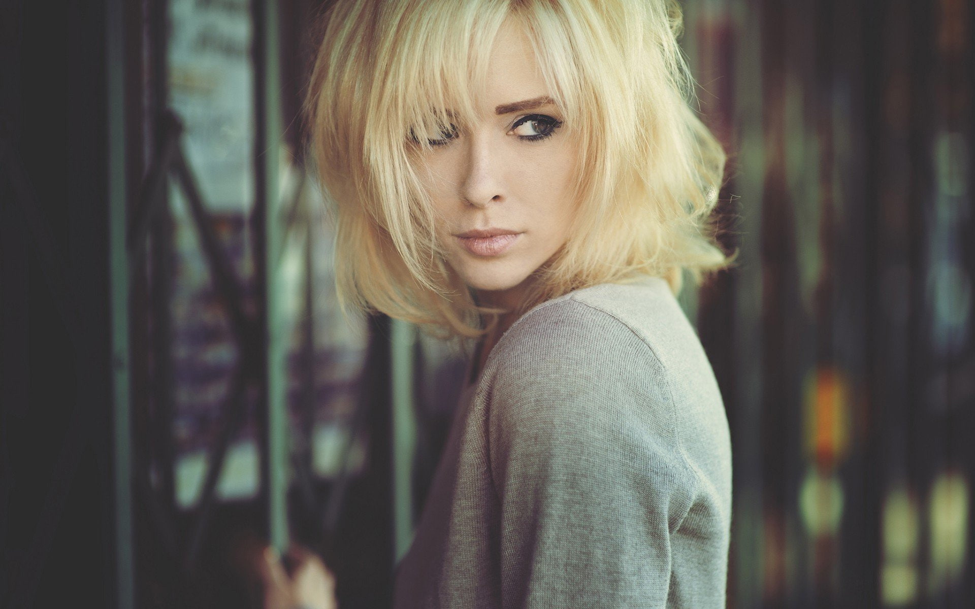 Free Download HD Wallpaper Models Alysha Nett American Blonde Green Eyes Woman