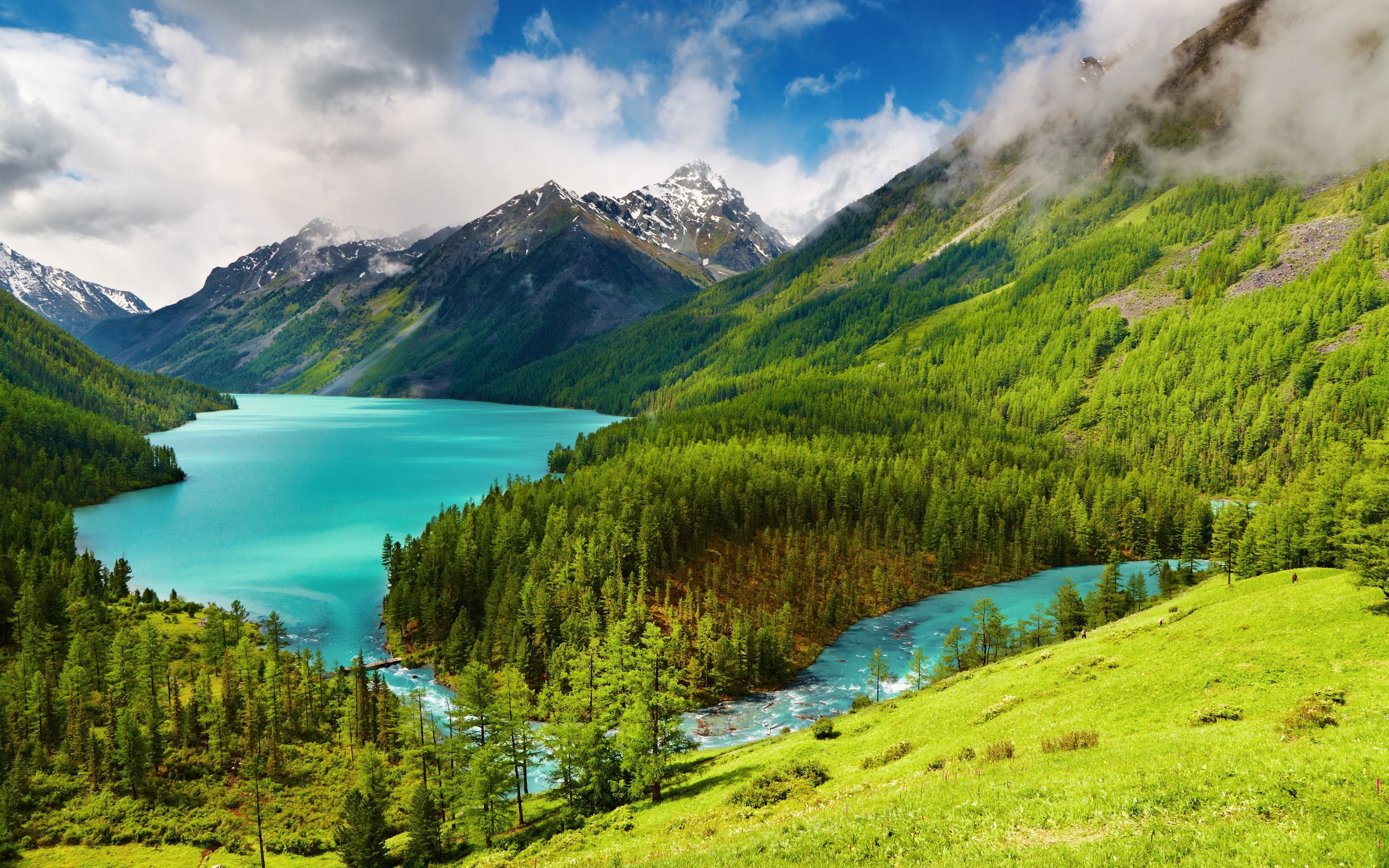 Beautiful nature scenery, green, trees, lake, river, mountains, clouds