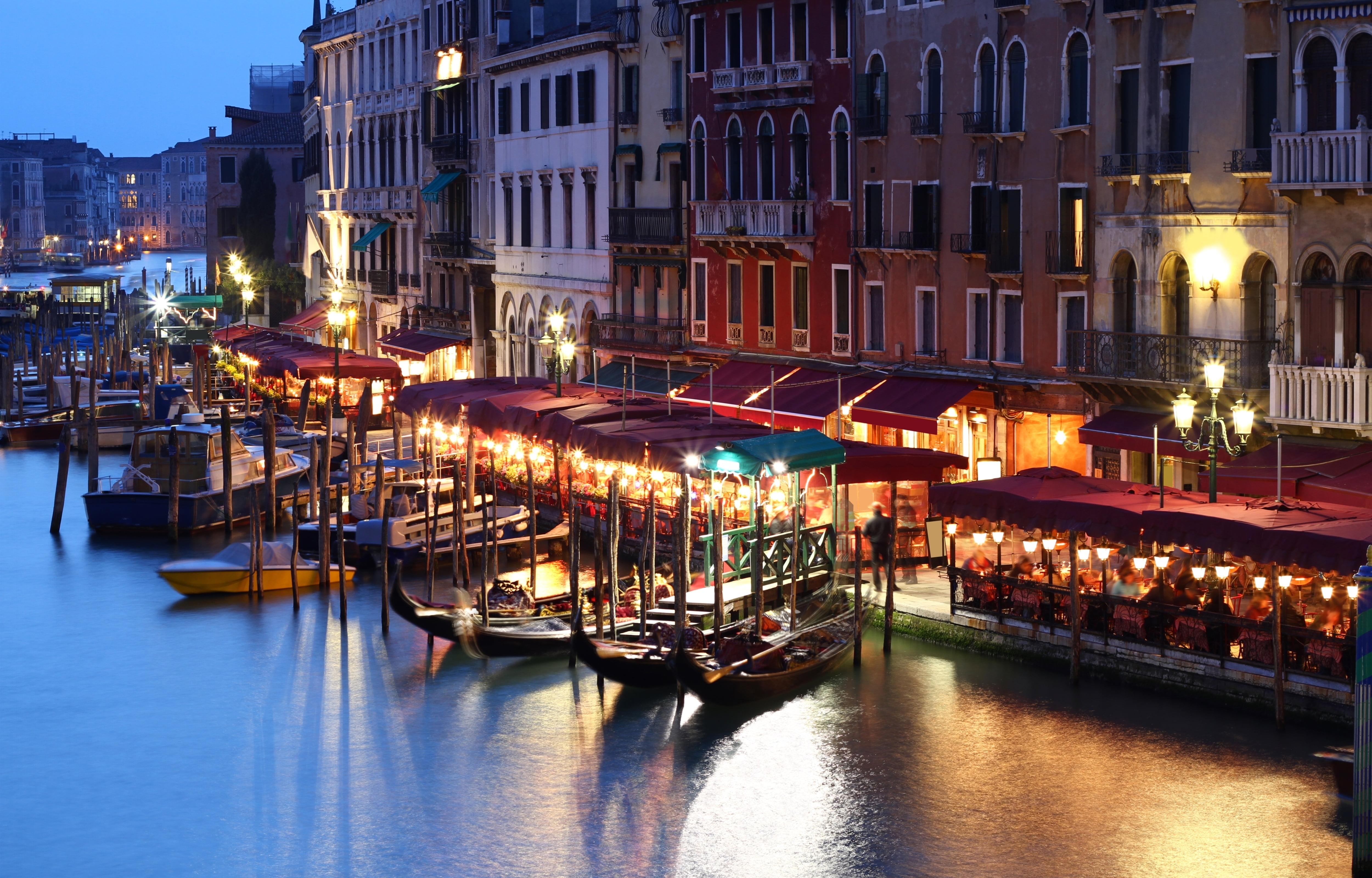 brown boat lot, venice, italy, building, house, evening, cafe