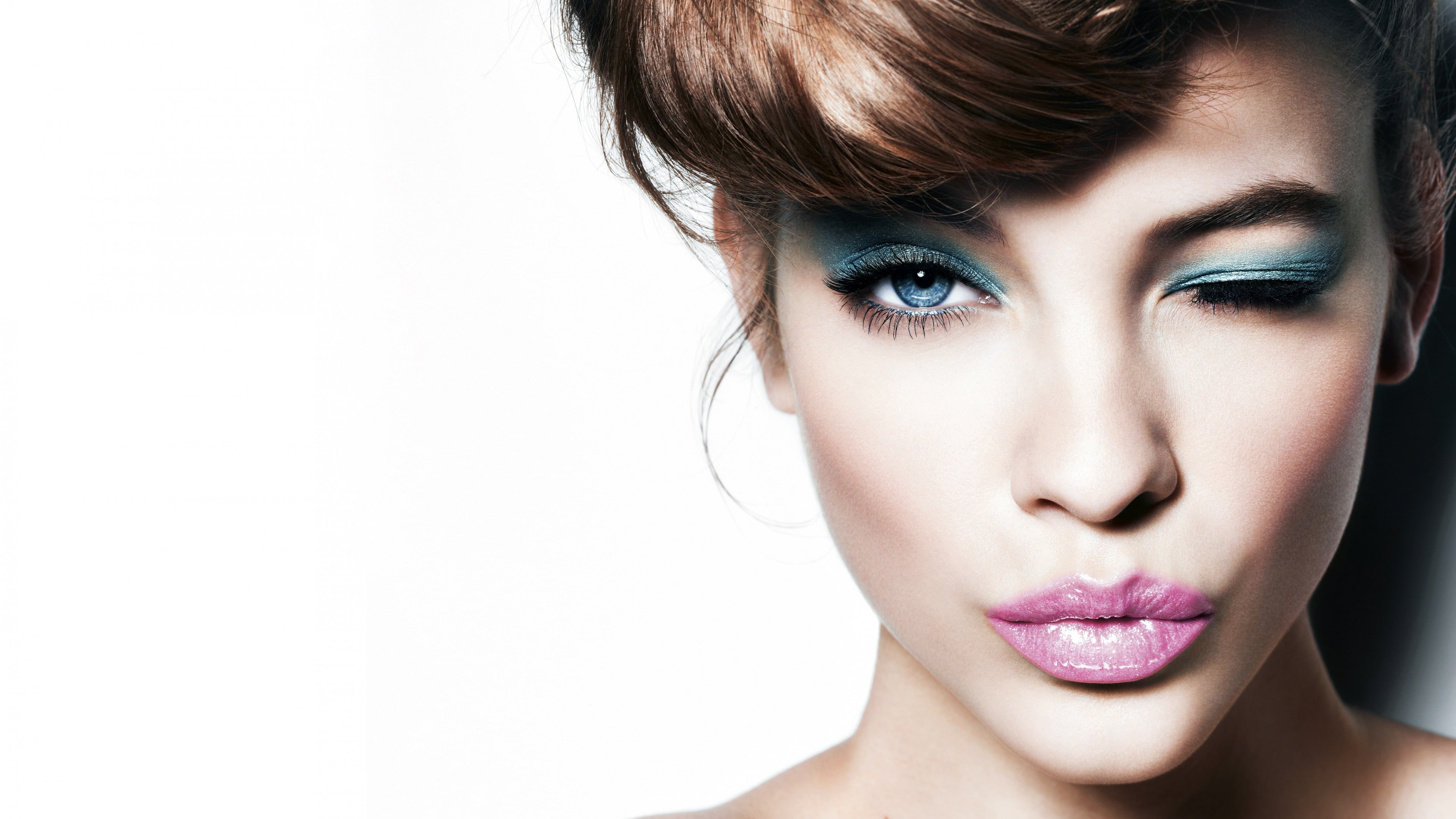 woman with purple lipstick and blue eyeshadow, Barbara Palvin