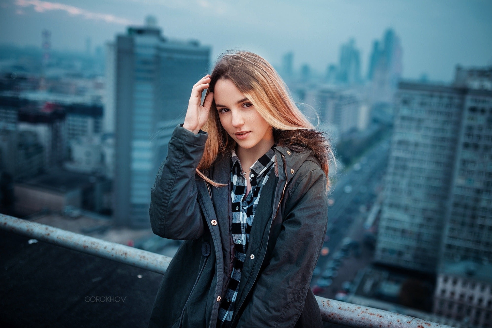 women's gray full-zip jacket, blonde, portrait, cityscape, women outdoors