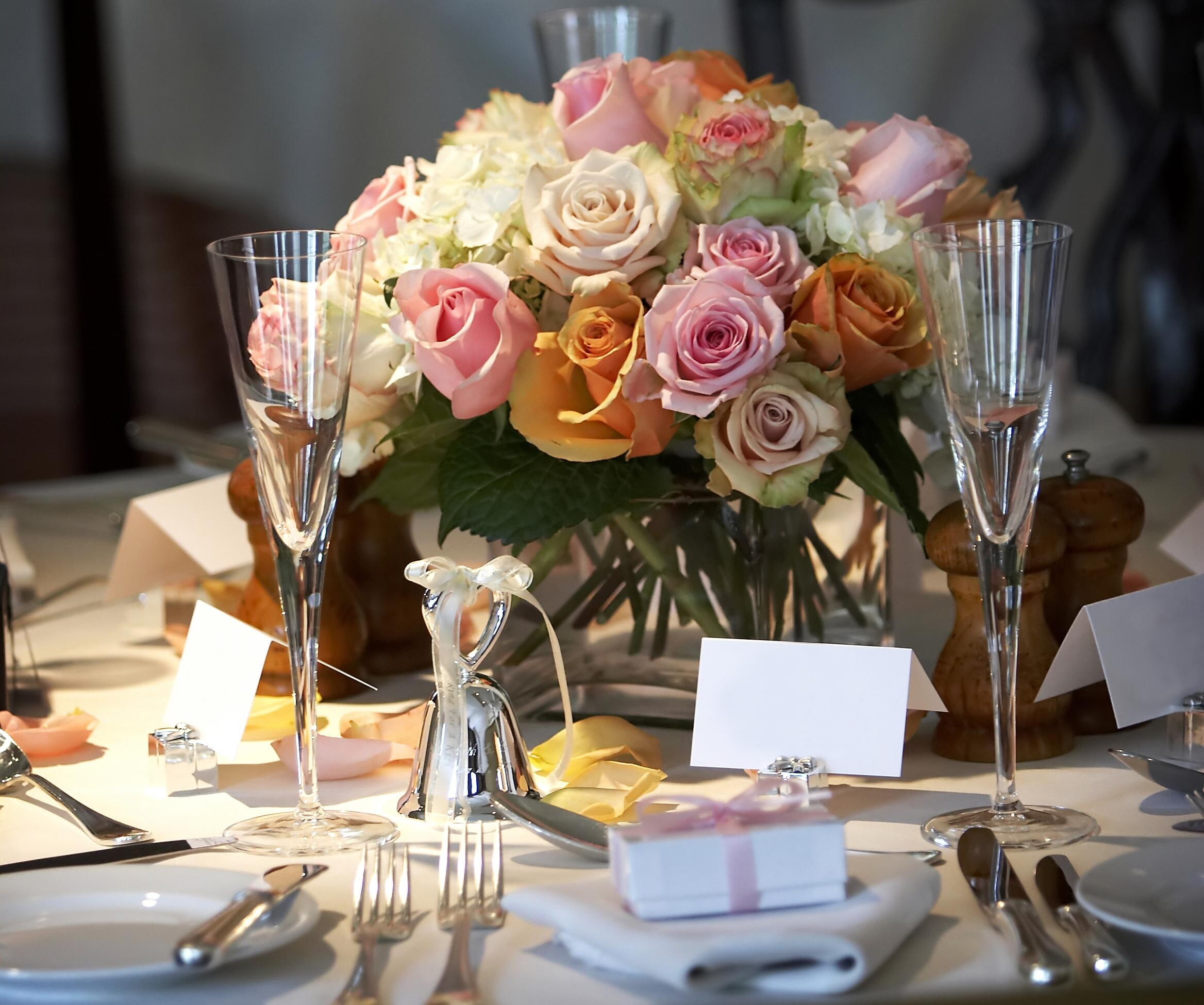 Wedding Table, lovely, romantic, pink roses, white, beautiful