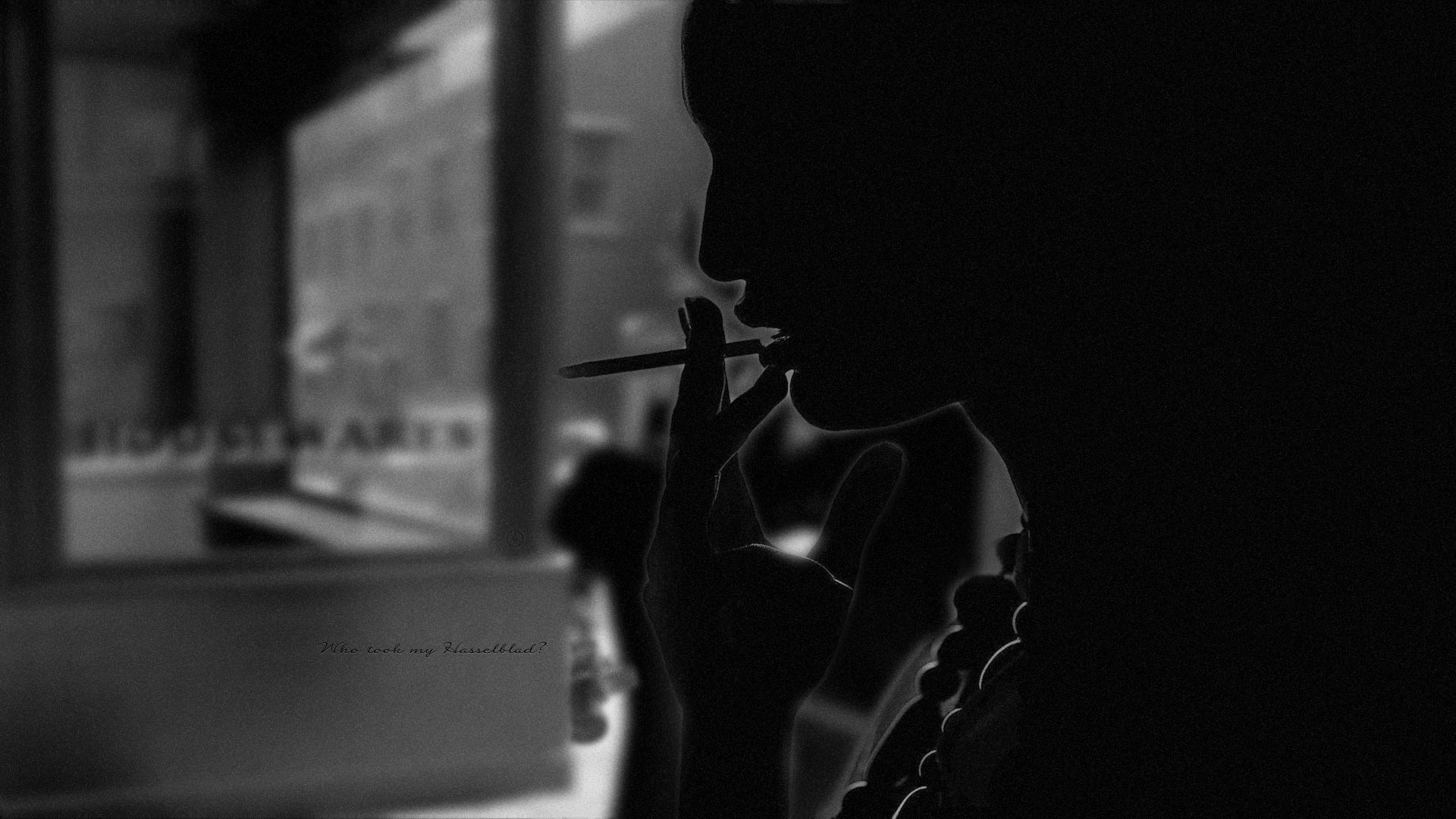 girl, the city, cigarette, vetrin, focus on foreground, representation
