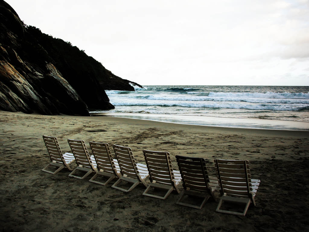 white beach lounger near ocean under white skies, que, Ignacio Sanz