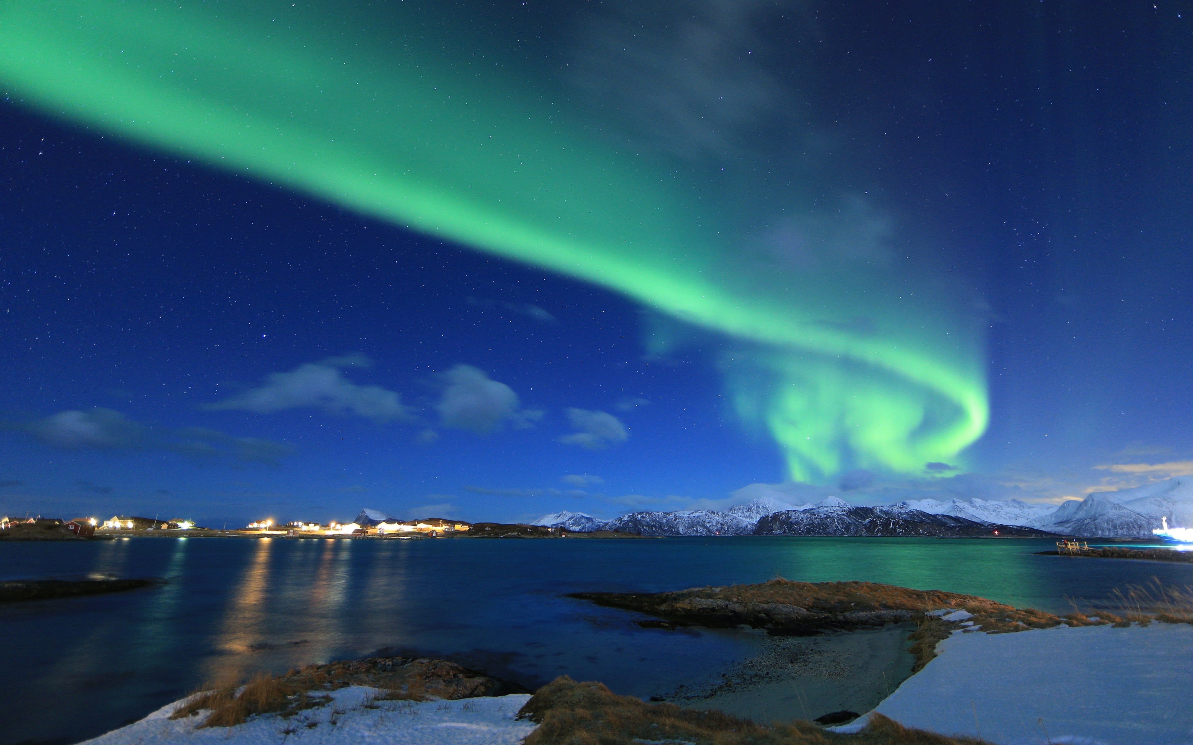 Norway winter lake northern lights 4K Ultra HD , blue sky, night